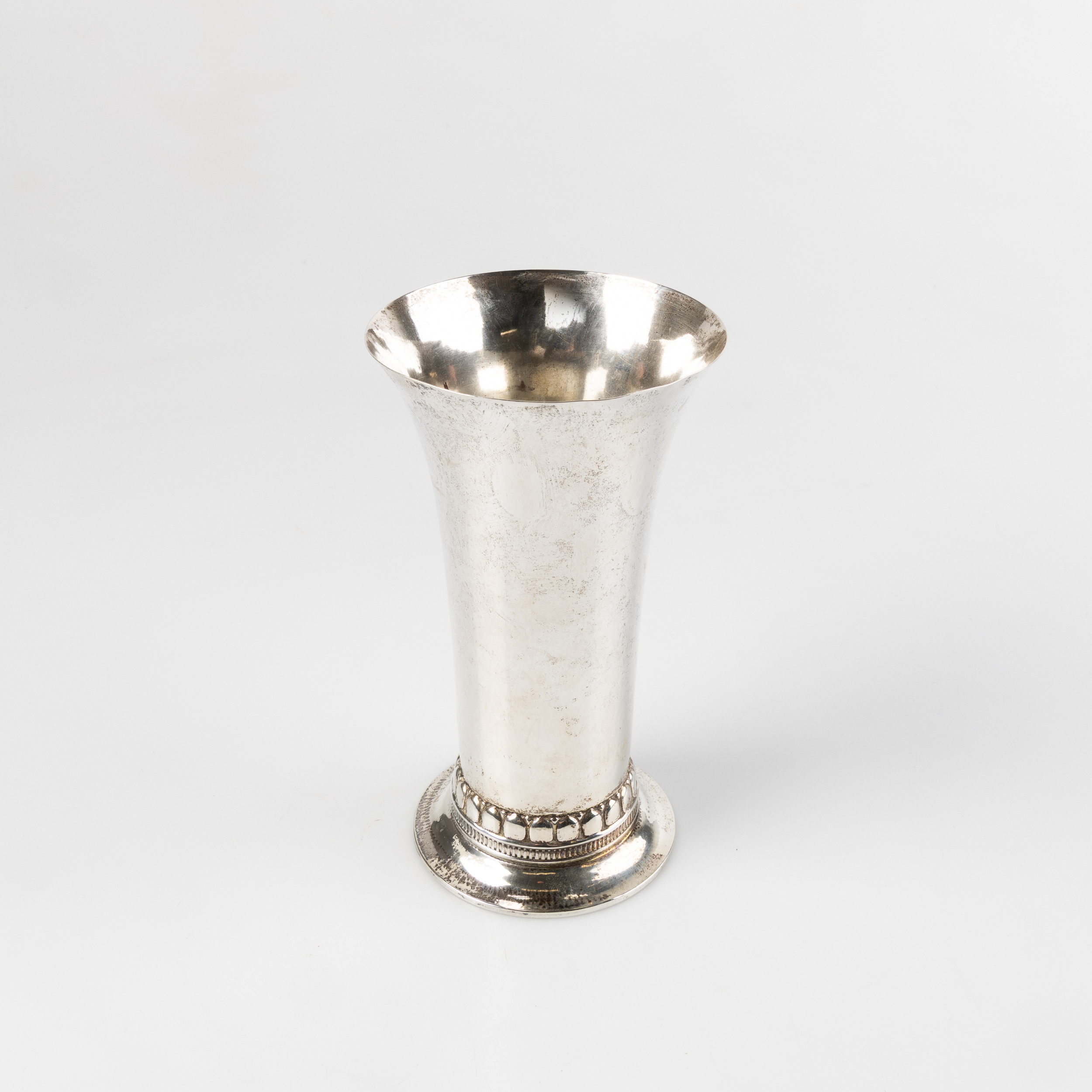 GEORG JENSEN. Vas, modell 115, silver, 830, Köpenhamn, Danmark, 1918.