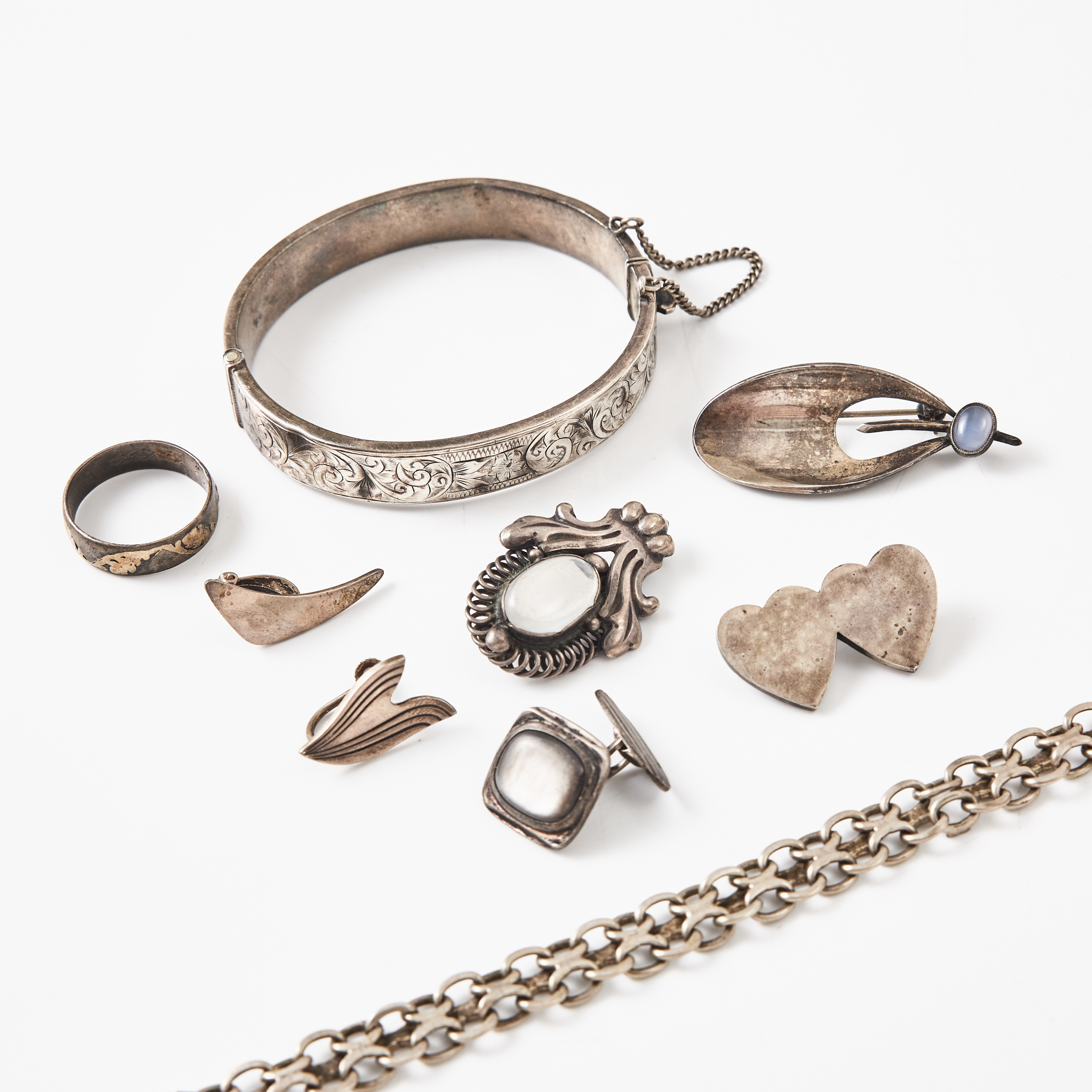 ARMRING, England, ARMBAND, x-länk, Svedboms Guldsmeds Ab Hov, Vetlanda 1964, BROSCHER, 3 st, bl a Danmark, Eneret, RING, ÖRHÄNGEN, 2 st, udda, MANSCHETTKNAPP, silver.