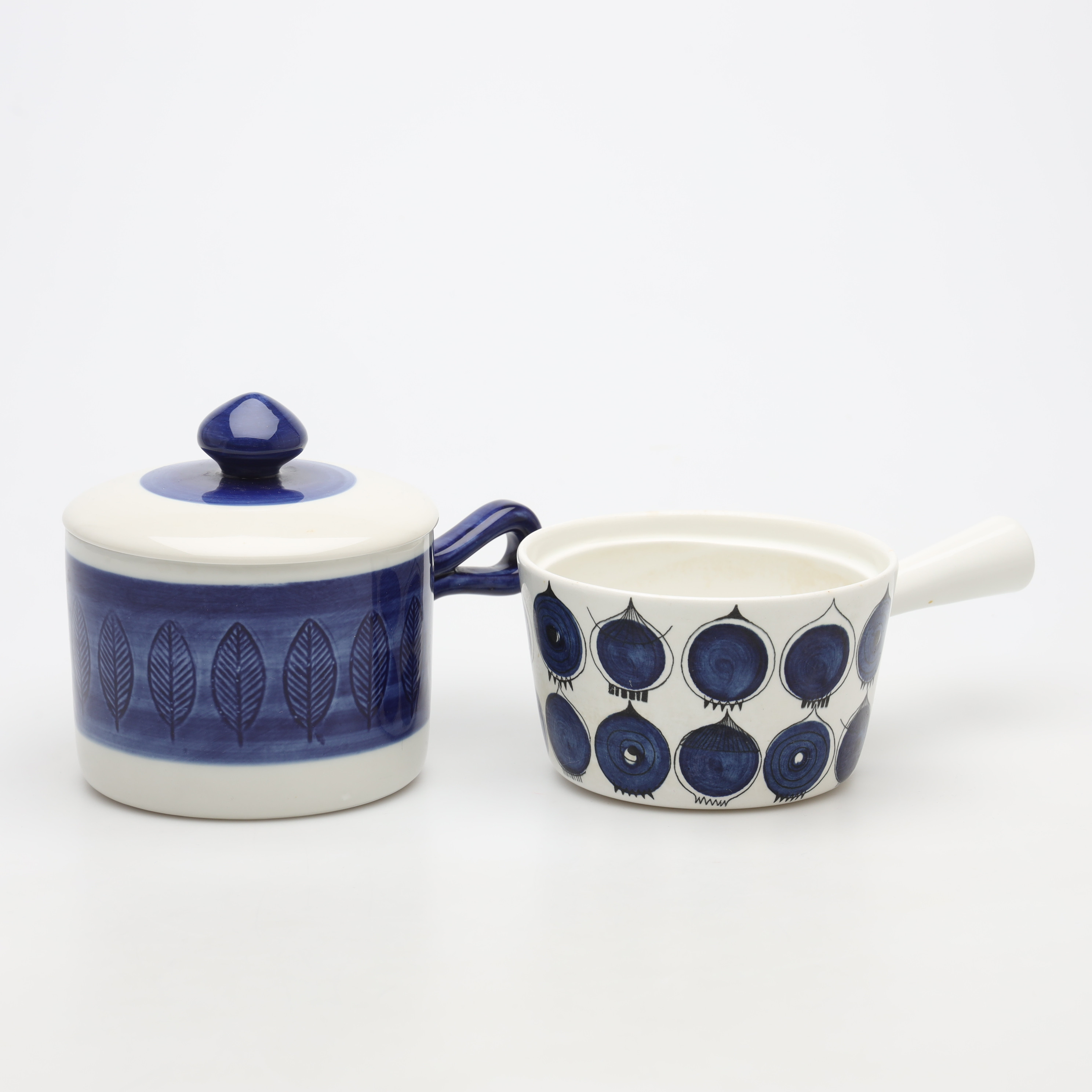 HERTHA BENGTSSON / MARIANNE WESTMAN. KAROTTER, 2 stycken, Porslin, Rörstrand.