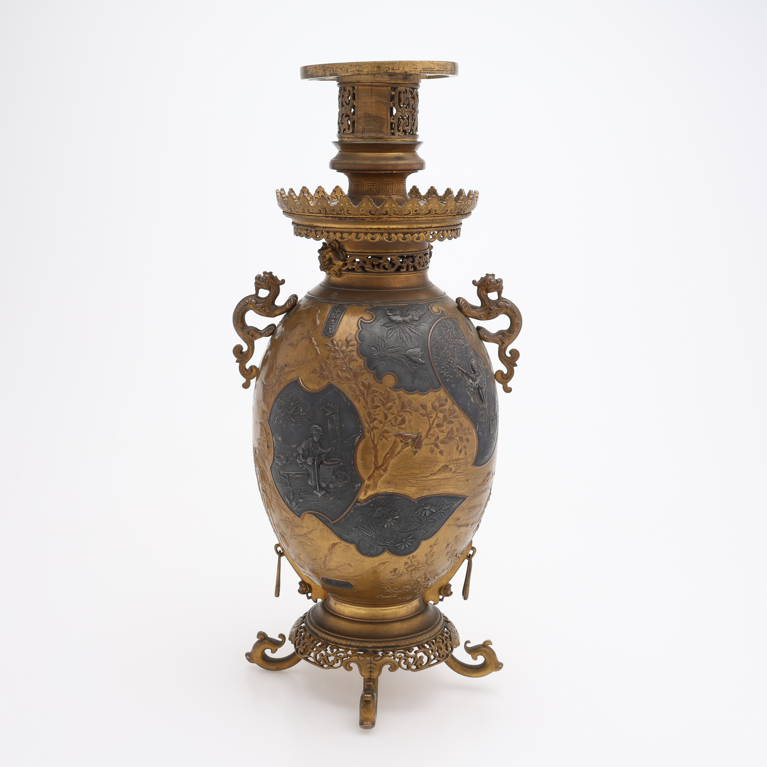 FOTOGENLAMPA KONVERTERAD TILL LAMPFOT, BRONS, FRANKRIKE, JAPANSK STIL, 1800-TALETS ANDRA HÄLFT.