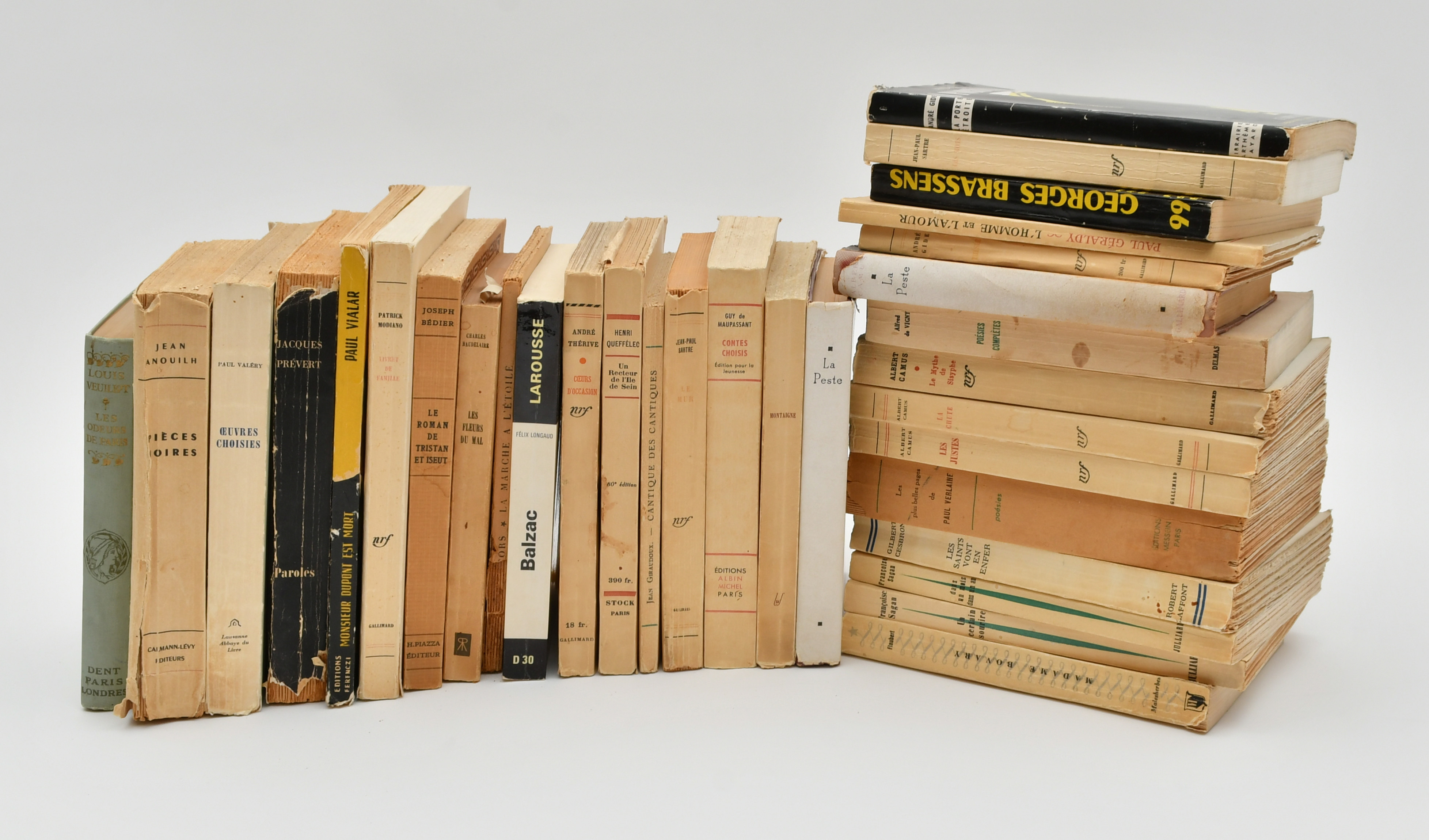 Fransk skönlitteratur. 32 volymer, Flaubert, Sagan, Camus, Vigny, Gide, Brassens, Sartre, m.fl.