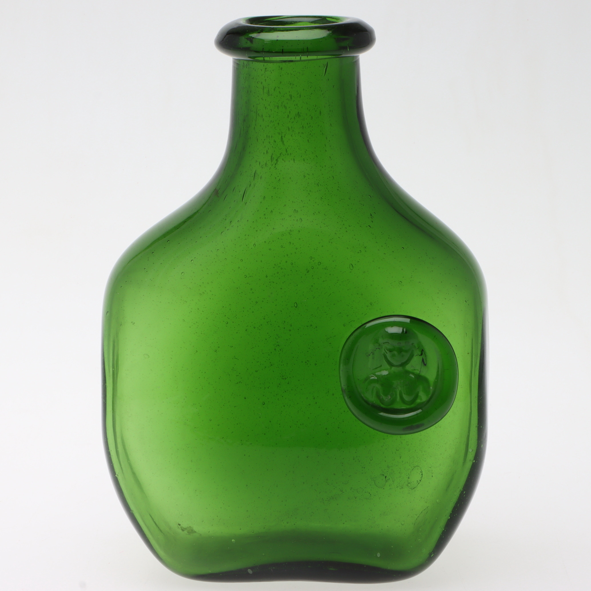 ERIK HÖGLUND. vas / flaska, glas med sigill, signerad.