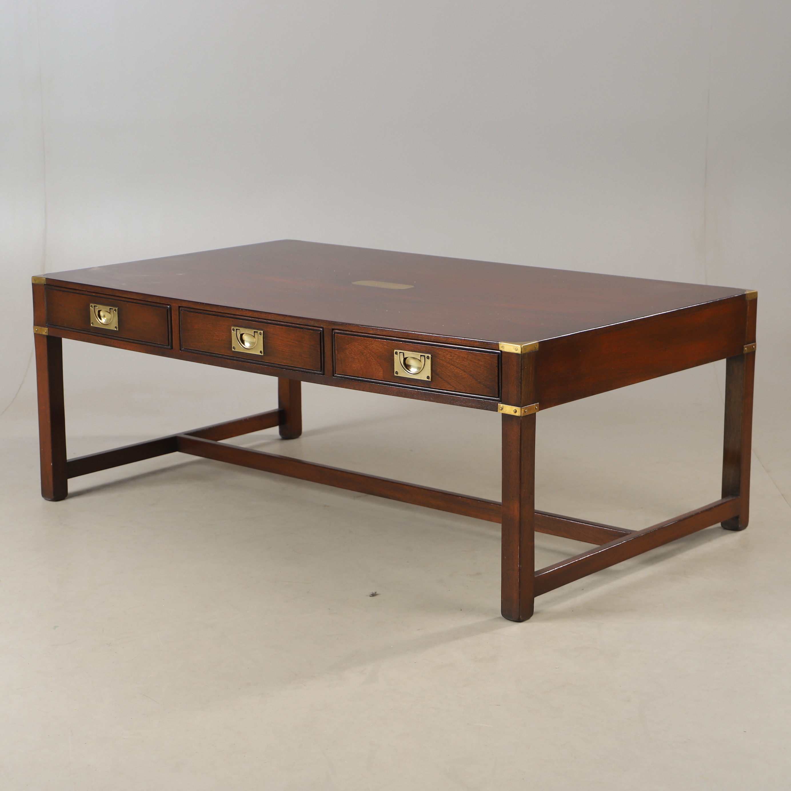 SOFFBORD, mahogny med mässingbeslag, Kennedy, England, engelsk stil.