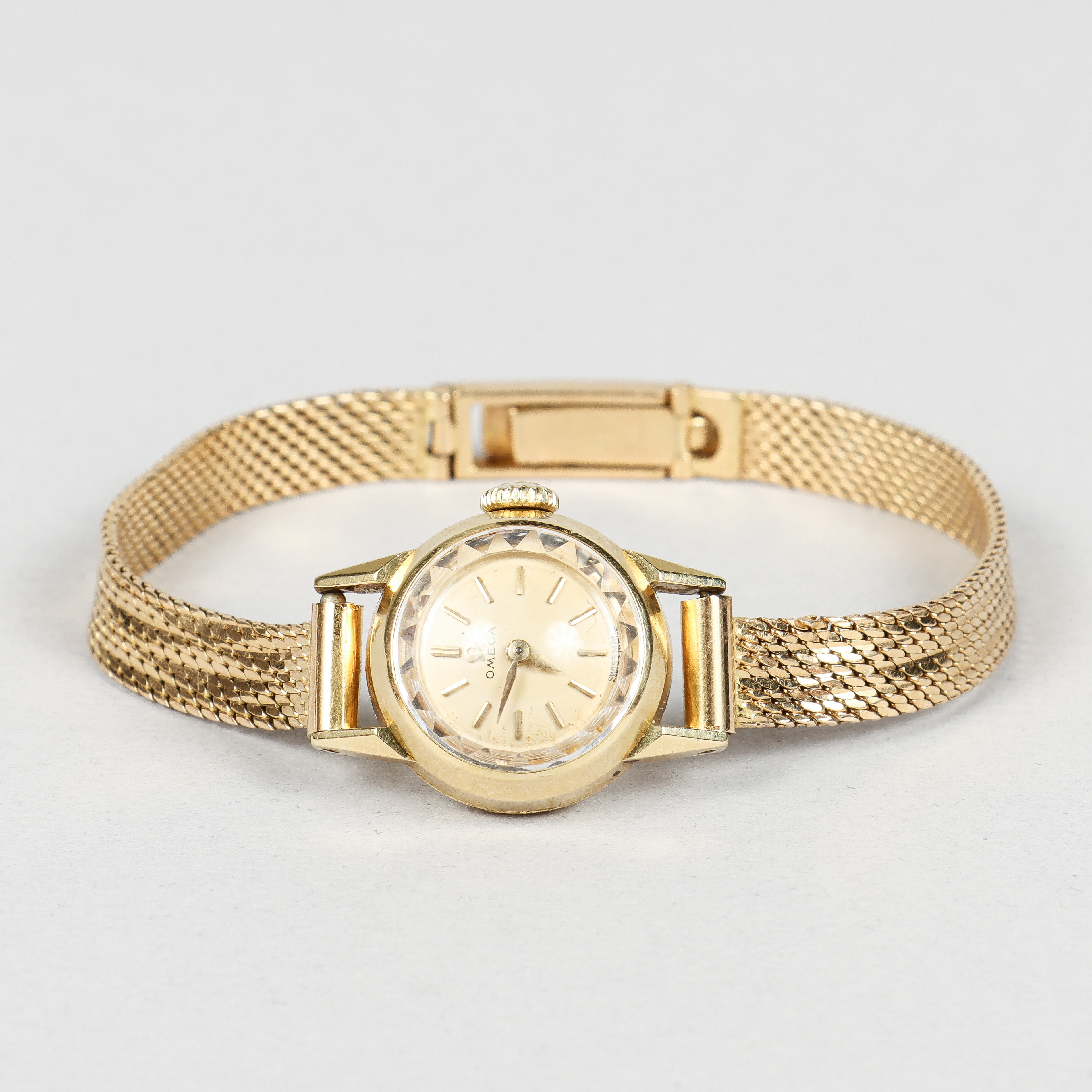 OMEGA damur, boett och armband i 18k guld, manuell.