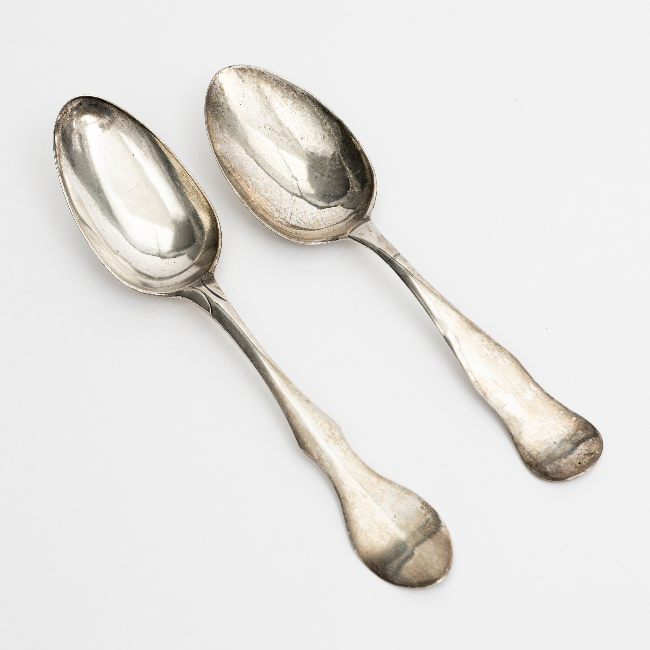 SKEDAR, 2 st, silver, en Nils Tornberg, 1802, Linköping samt en med otydliga stämplar, 1700-/1800-tal.
