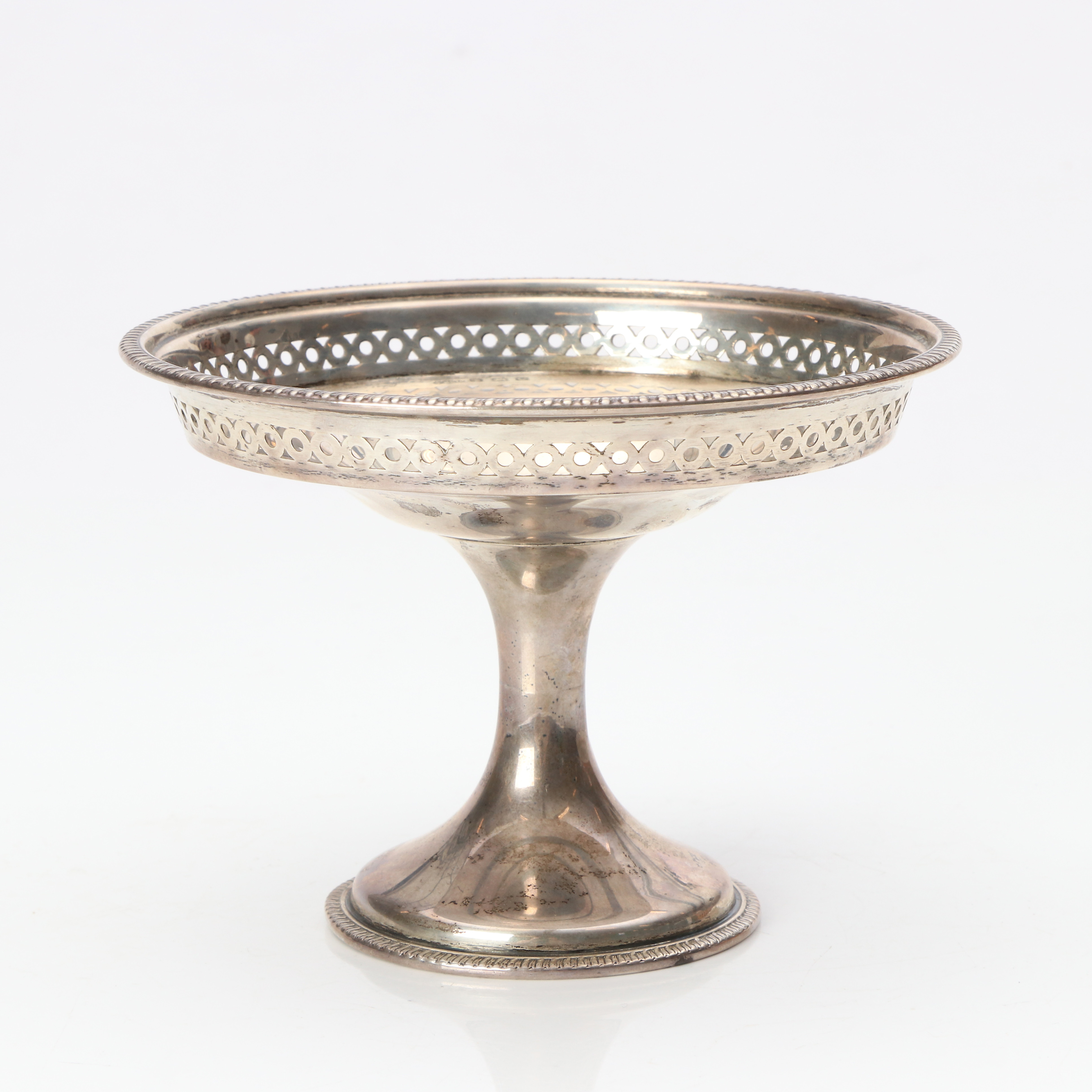 J. GLOSTER, SKÅL PÅ FOT. Sterlingsilver. Birmingham, 1927. Vikt ca 170 gram.