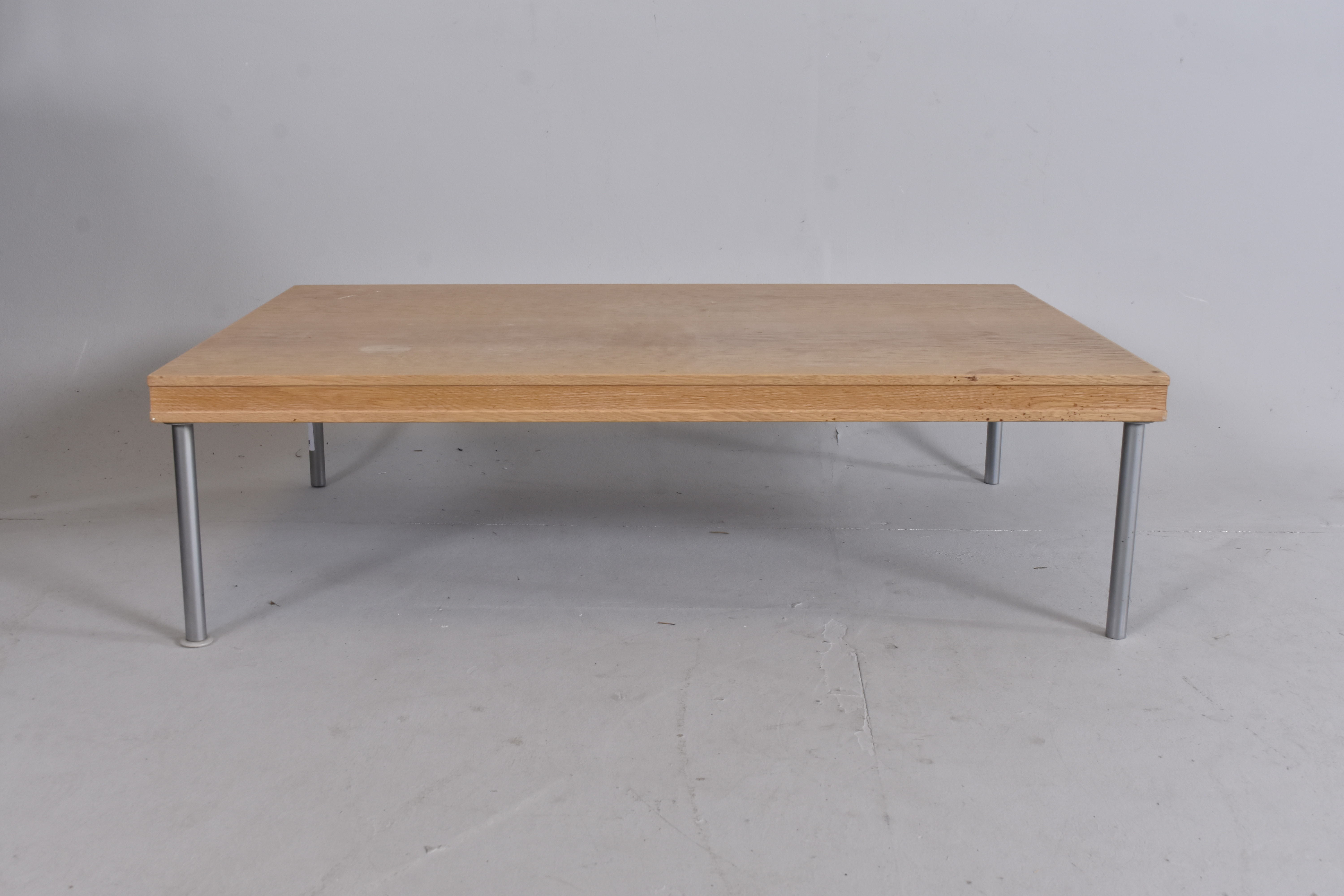 PAUL CADOVIUS. Soffbord, ek och aluminium, France & son, Danmark.