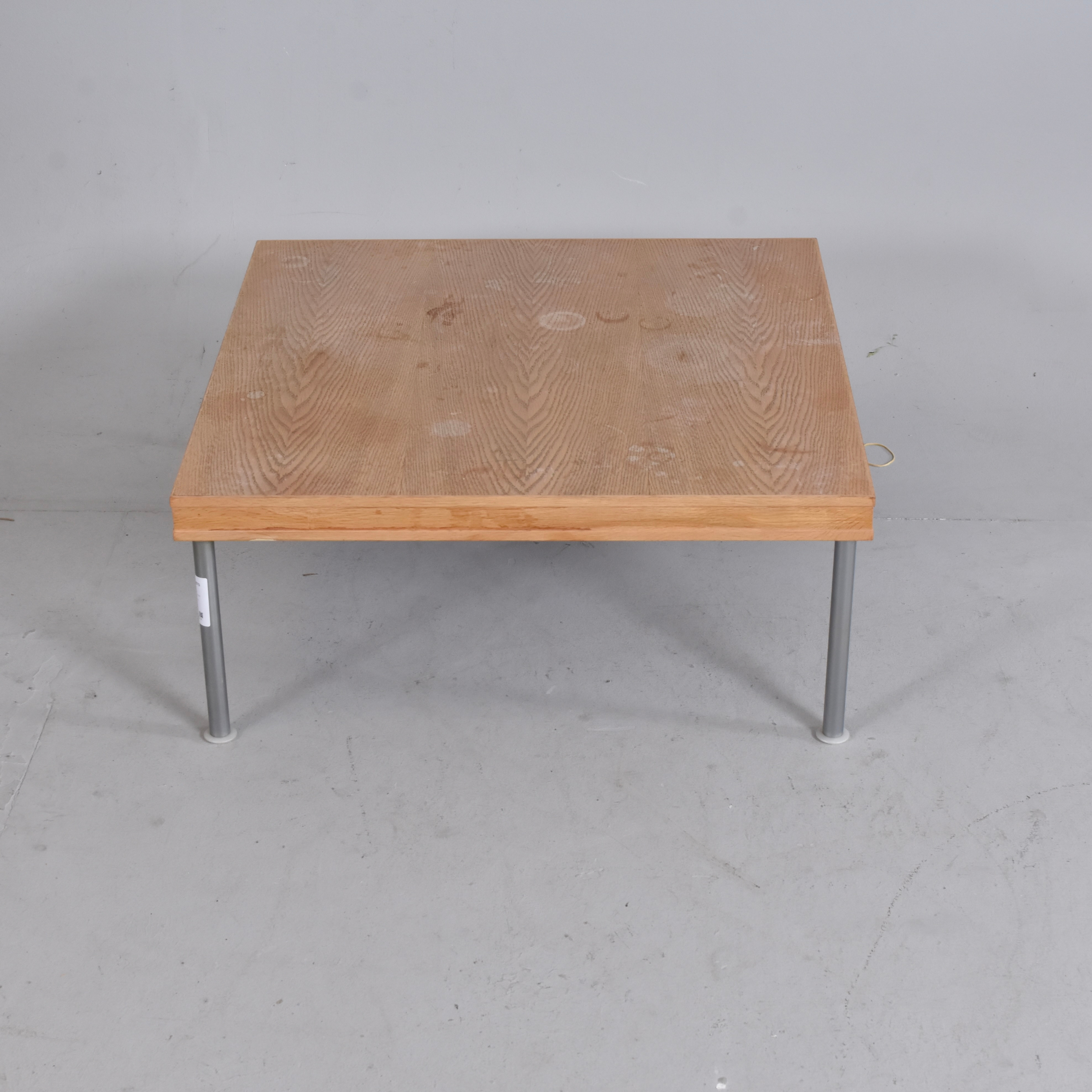 PAUL CADOVIUS. Soffbord, ek och aluminium, France & son, Danmark.