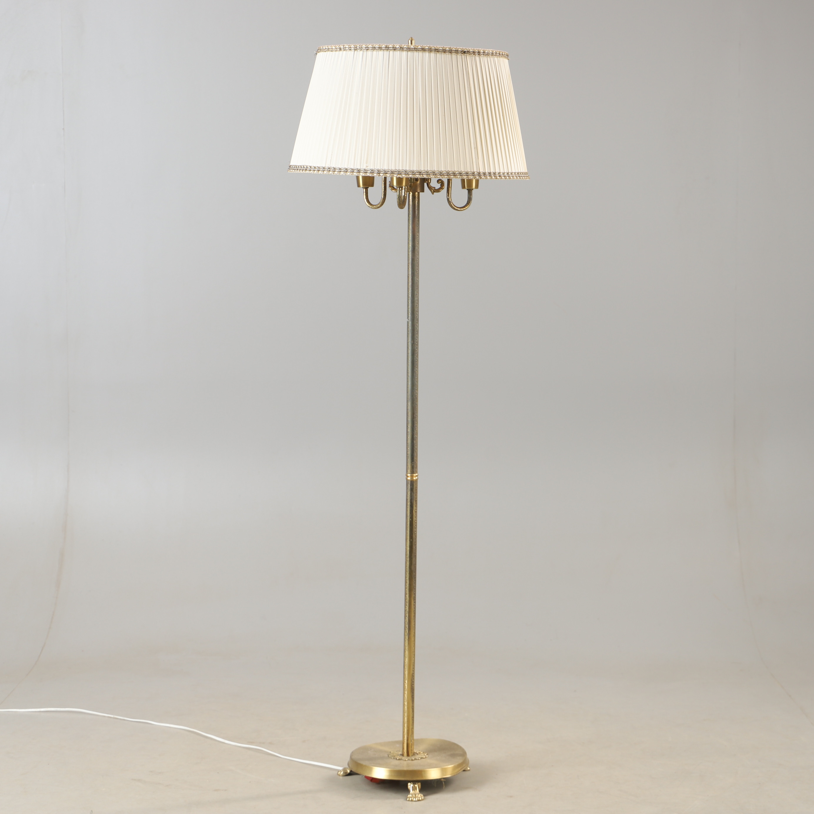 GOLVLAMPA, mässing, 1900-talets mitt.