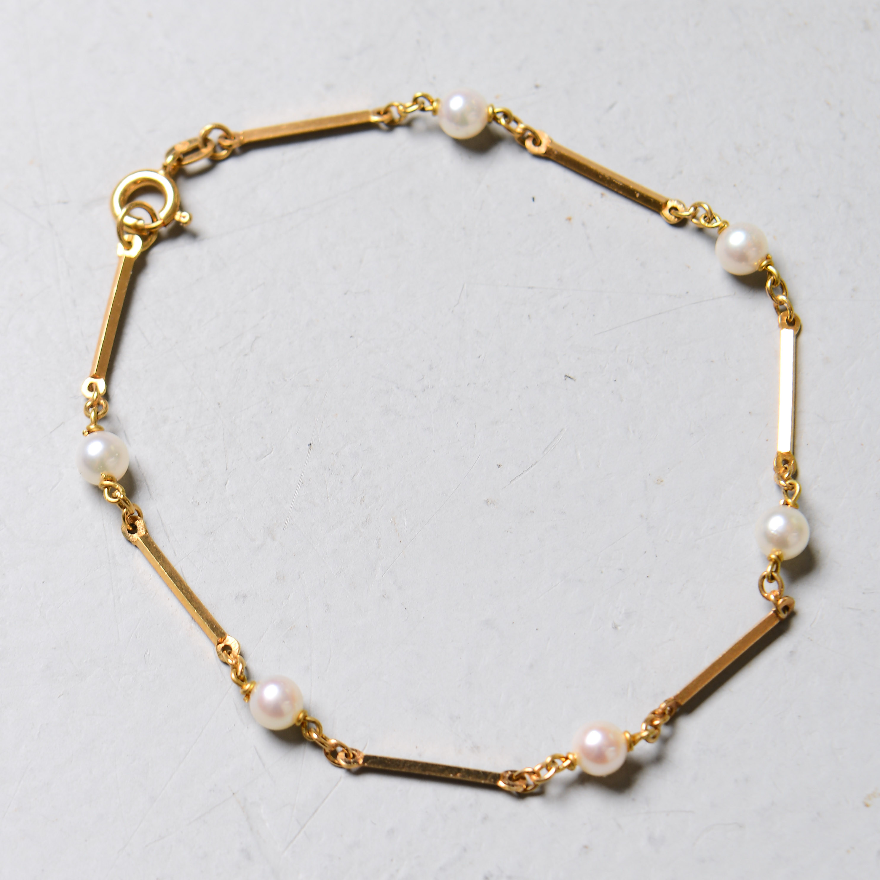 ARMBAND, 18k guld samt pärlor.