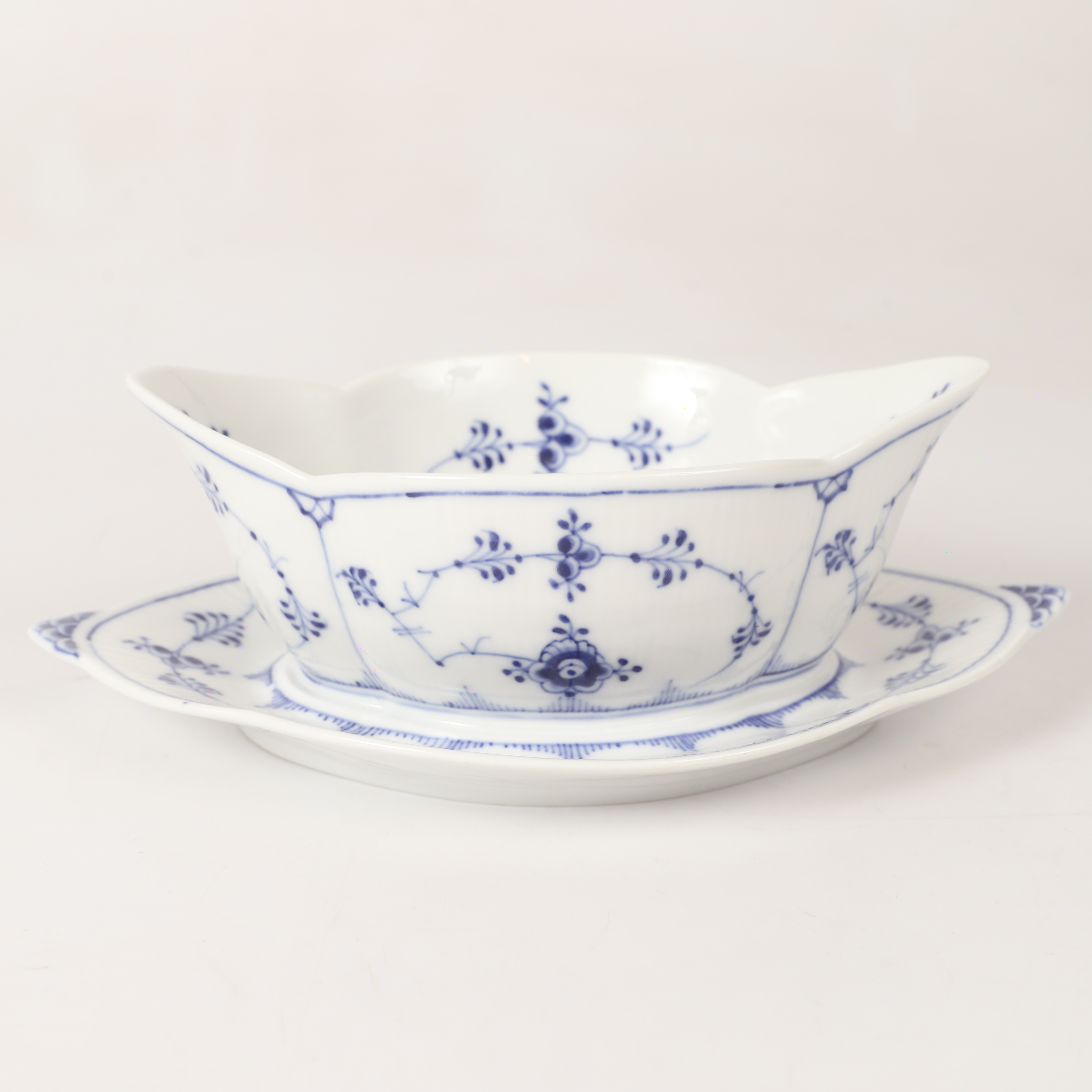 SÅSSKÅL, "Musselmalet", Royal Copenhagen, Danmark.