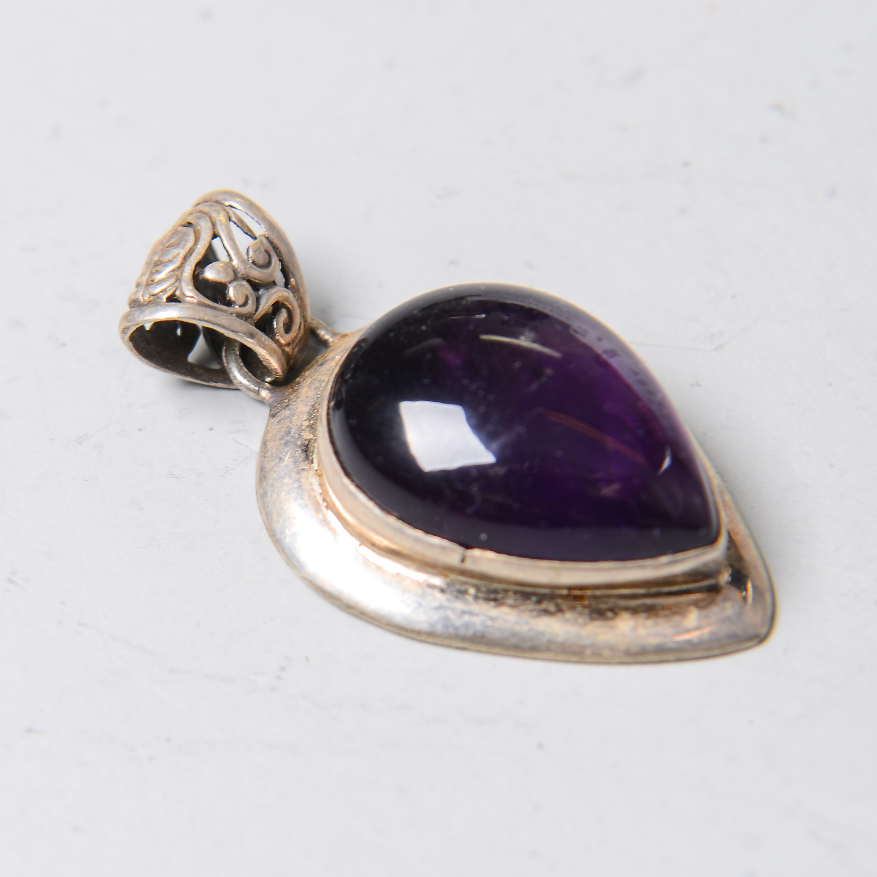 HÄNGE, sterlingsilver samt sten (troligen ametist).