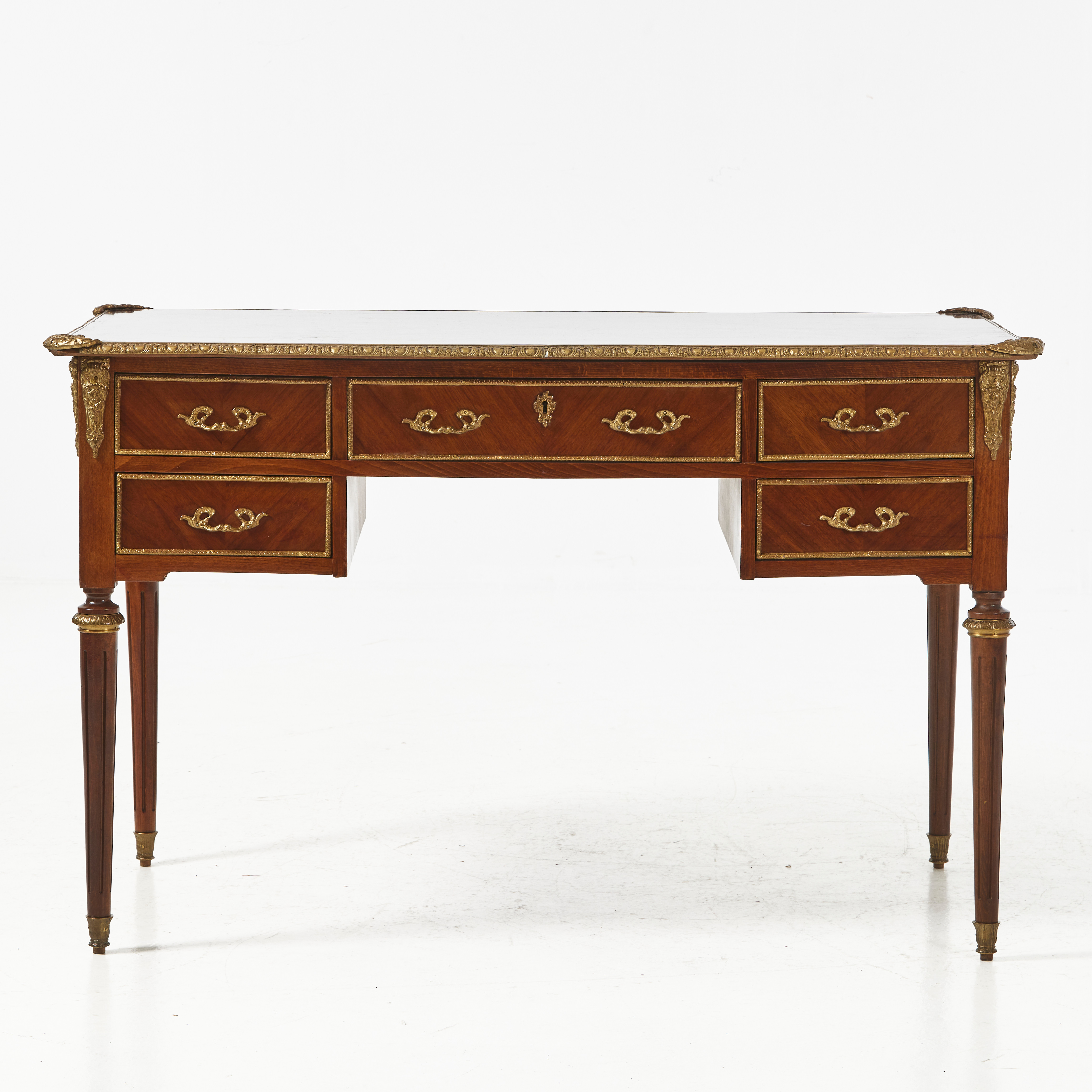 SKRIVBORD, 5 lådor i sarg, fanerad i mahogny, beslag i mässing, kanaliserade ben, Louis XVI-stil, 1900-tal.