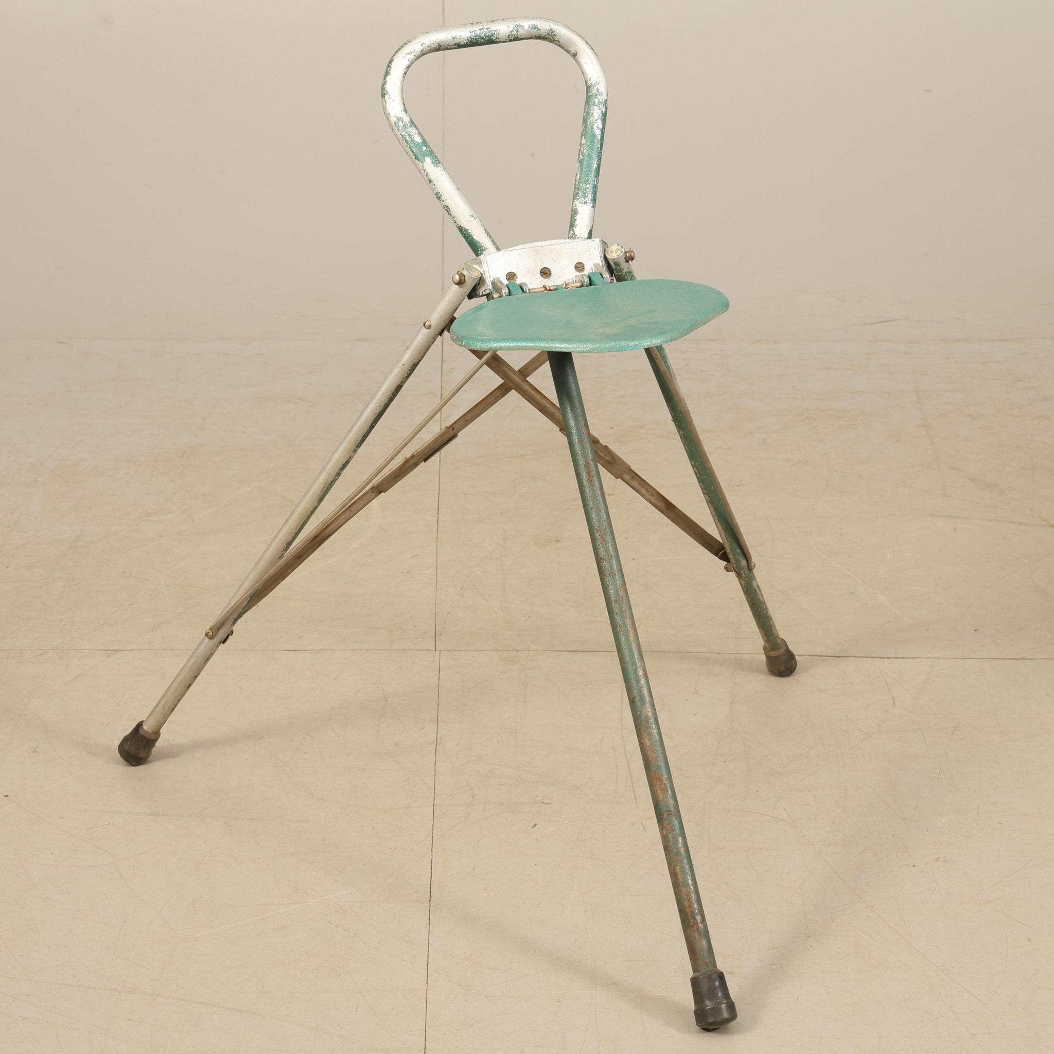 JAKTSTOL, "Hill-rest-seat", metall.