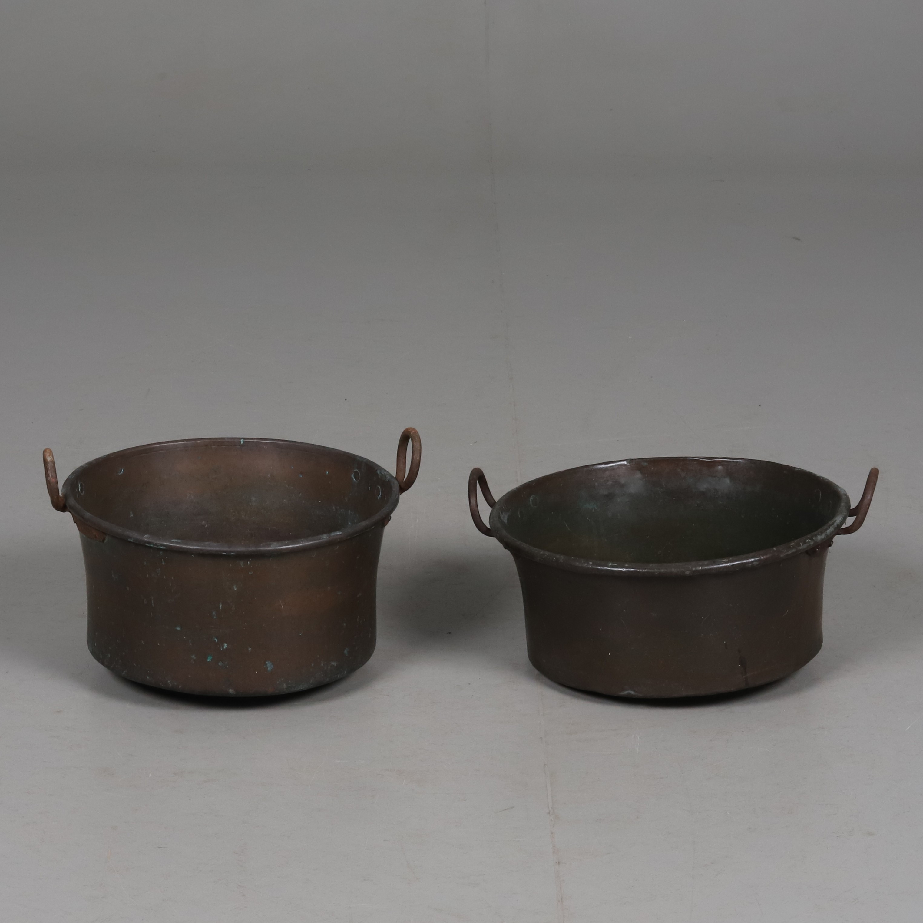 KITTLAR. 2 st. Koppar, 1800-tal.