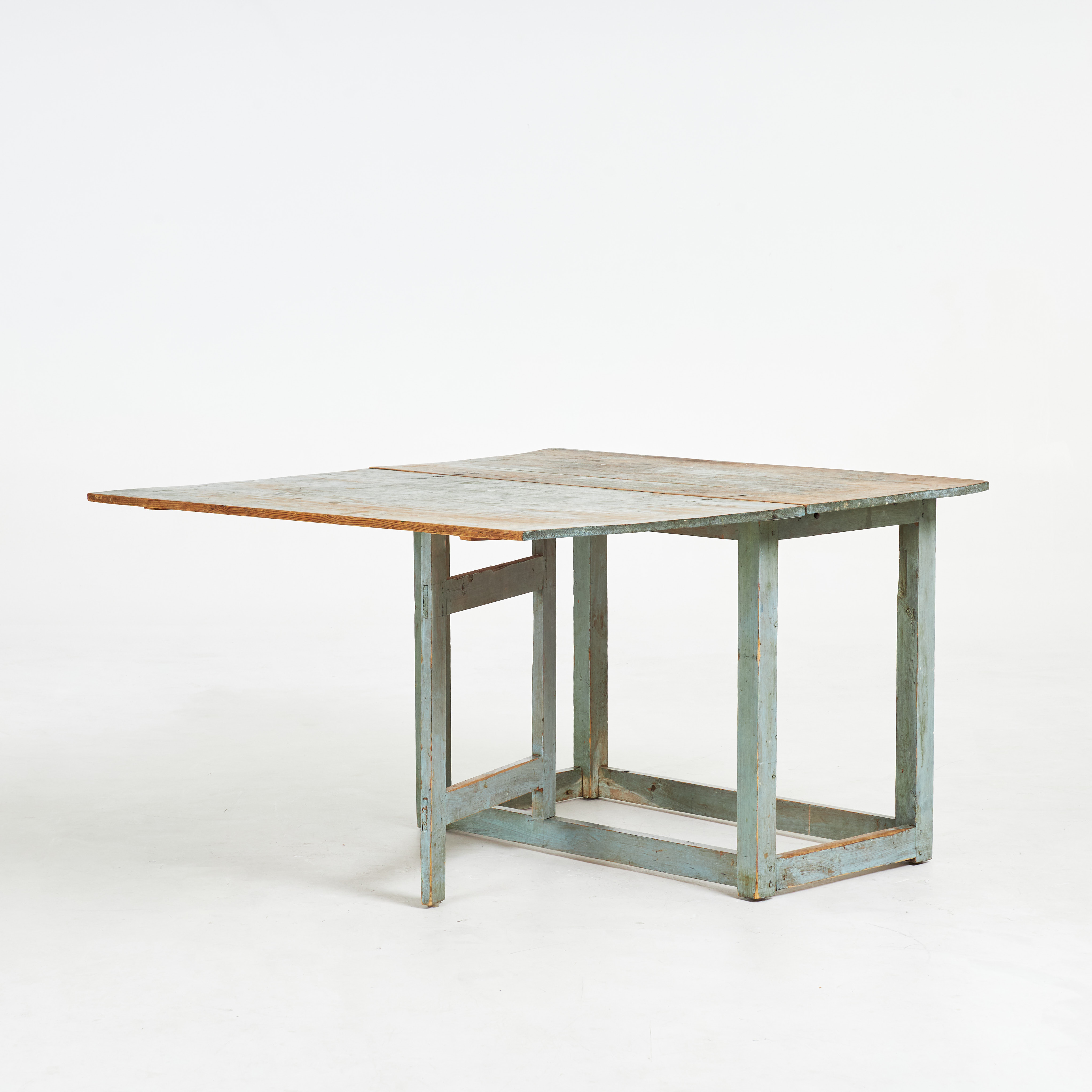 SLAGBORD, allmoge, delvis bemålad furu, 1800-tal.