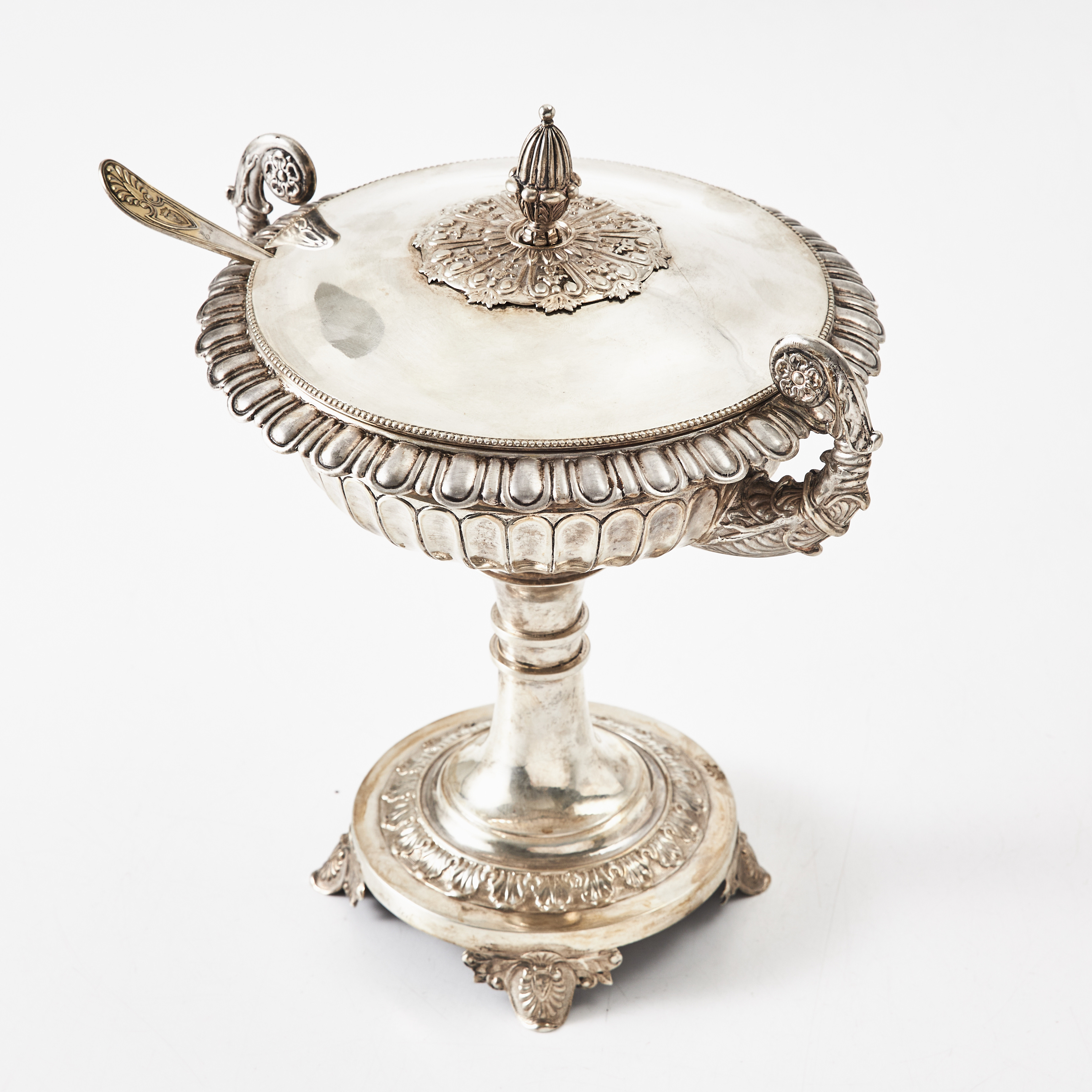 GUSTAF MÖLLENBORG. Strösockerskål på fot med sked, silver, svensk empire, Stockholm 1834.