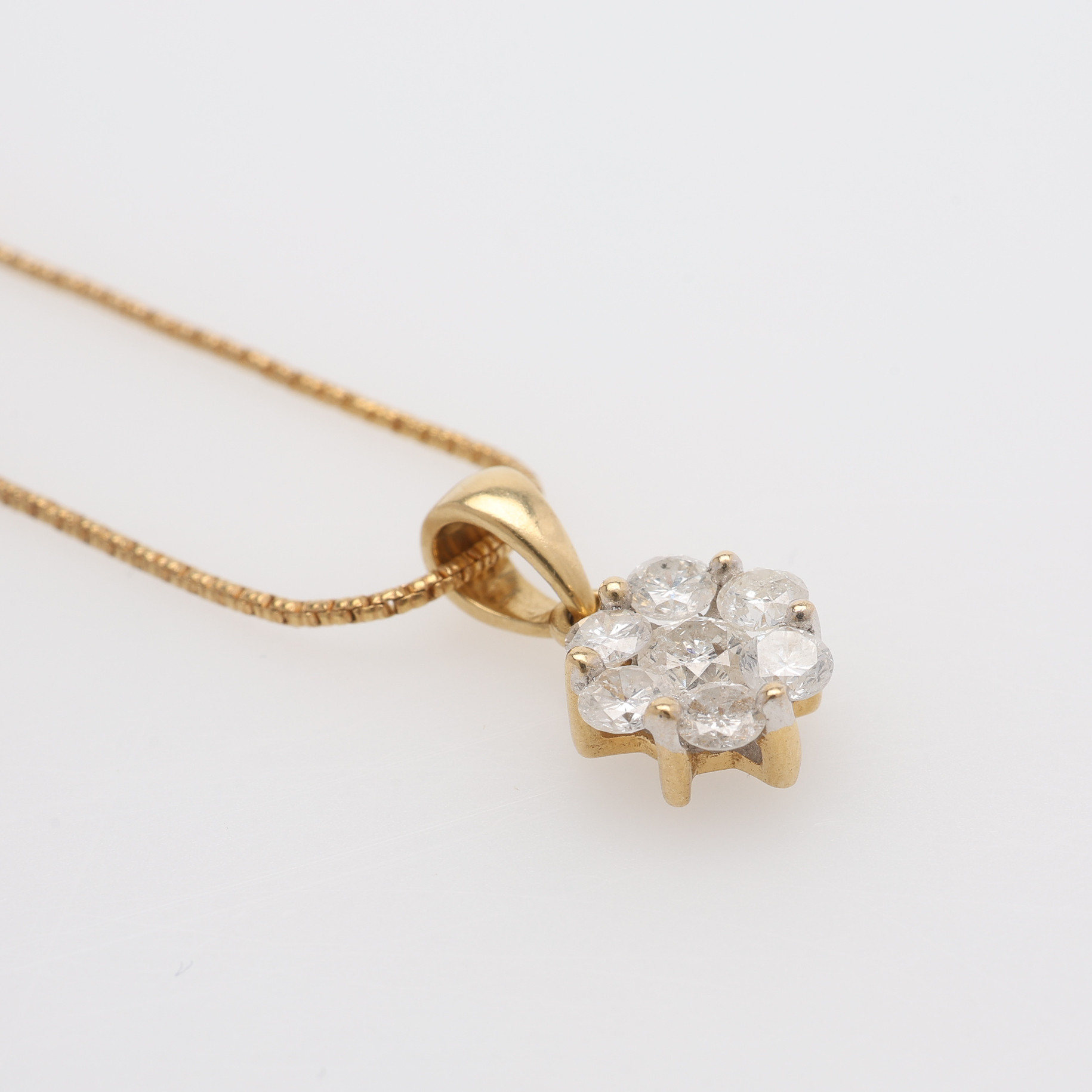 HALSKEDJA 18K MED HÄNGE 18K & 7 ST BRILJANTER OM TOTALT CIRKA 0,80 CT, TOTALVIKT CA 4,8 GRAM.