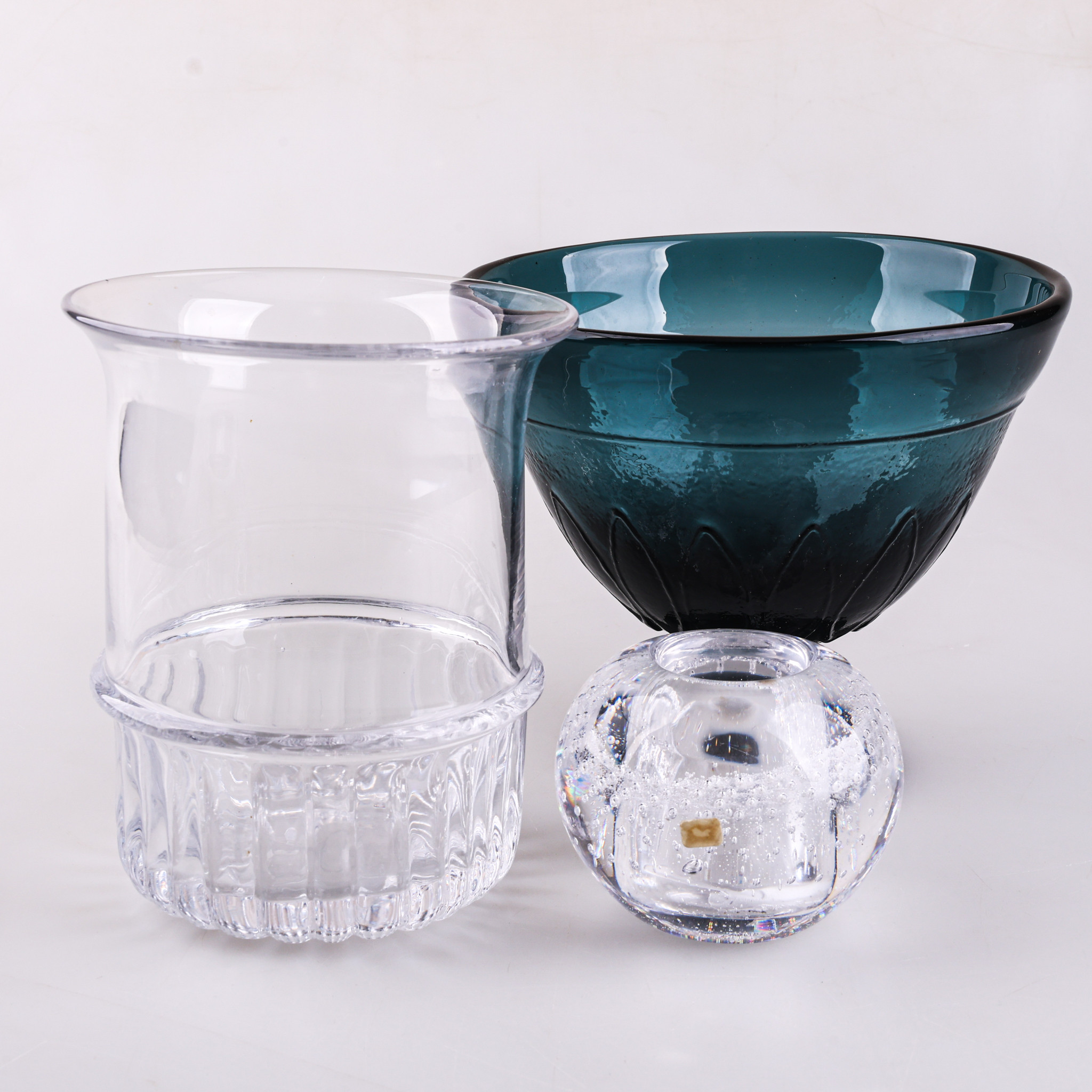 GLASBRUKSGLAS, 3 delar, Målerås, Klarglas och Kosta Boda, signerad.
