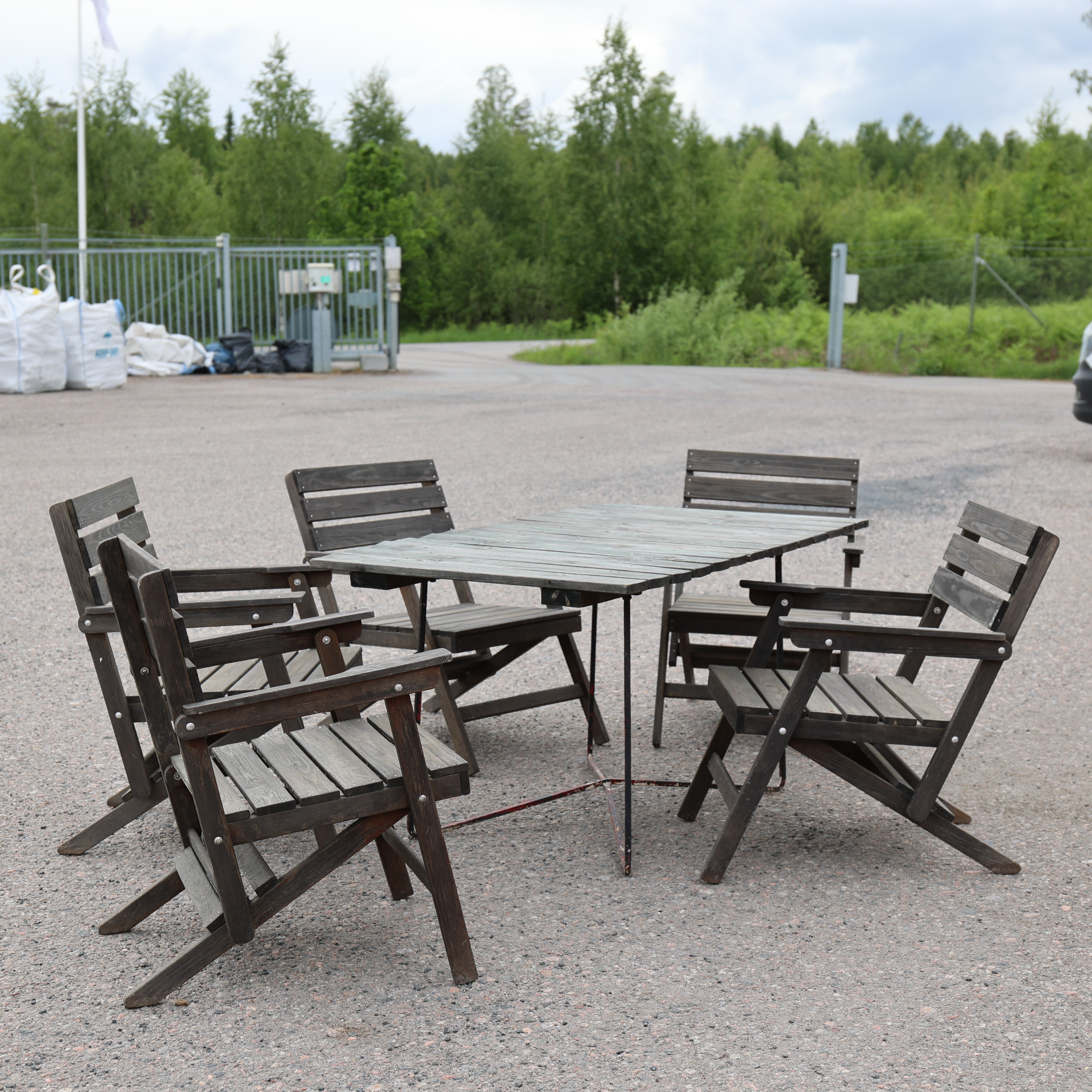 BORD och fem stolar, furu.