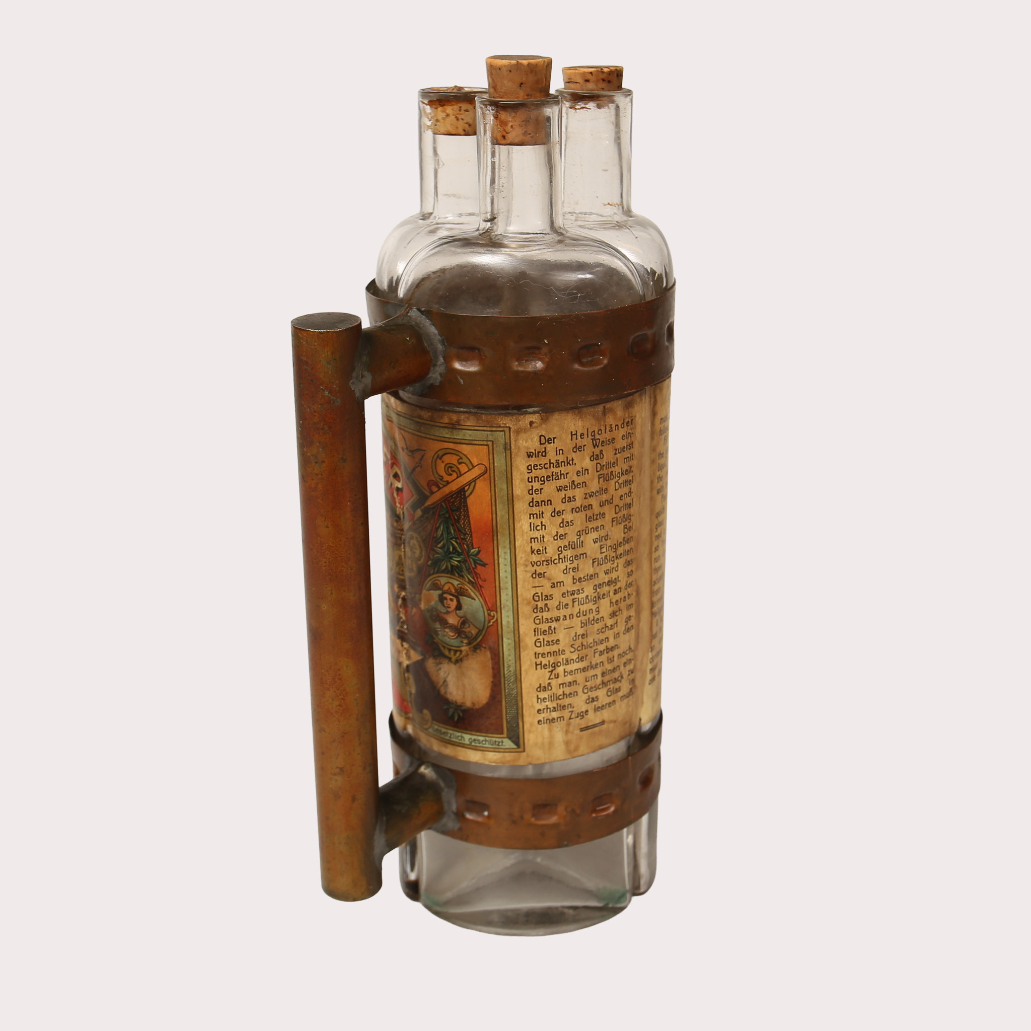 TRIPPELKARAFF, glas, "Helgolander", kopparbeslag, omkring 1900-talets första fjärdedel.