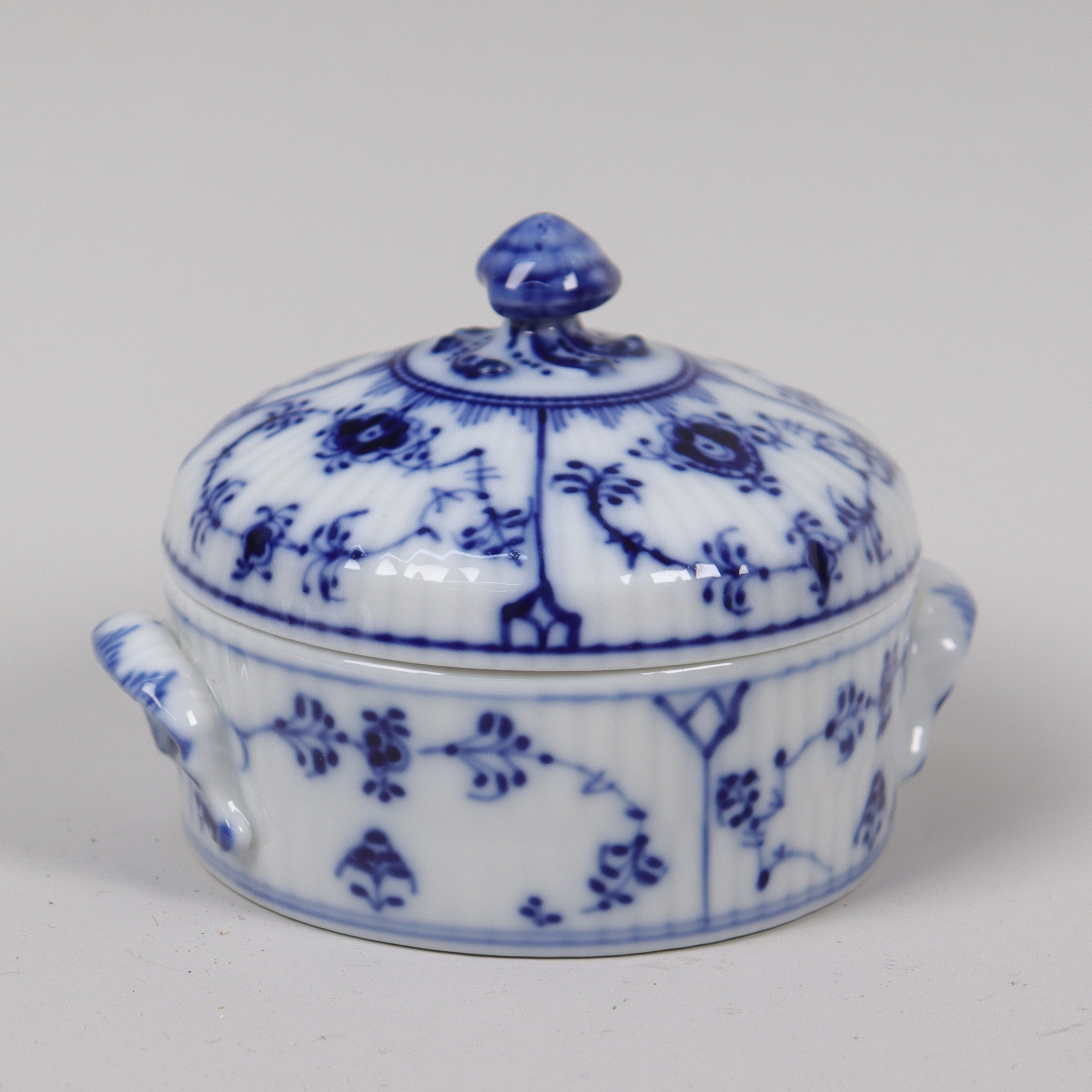 SMÖRSKÅL, "Musselmalet", Royal Copenhagen #398.