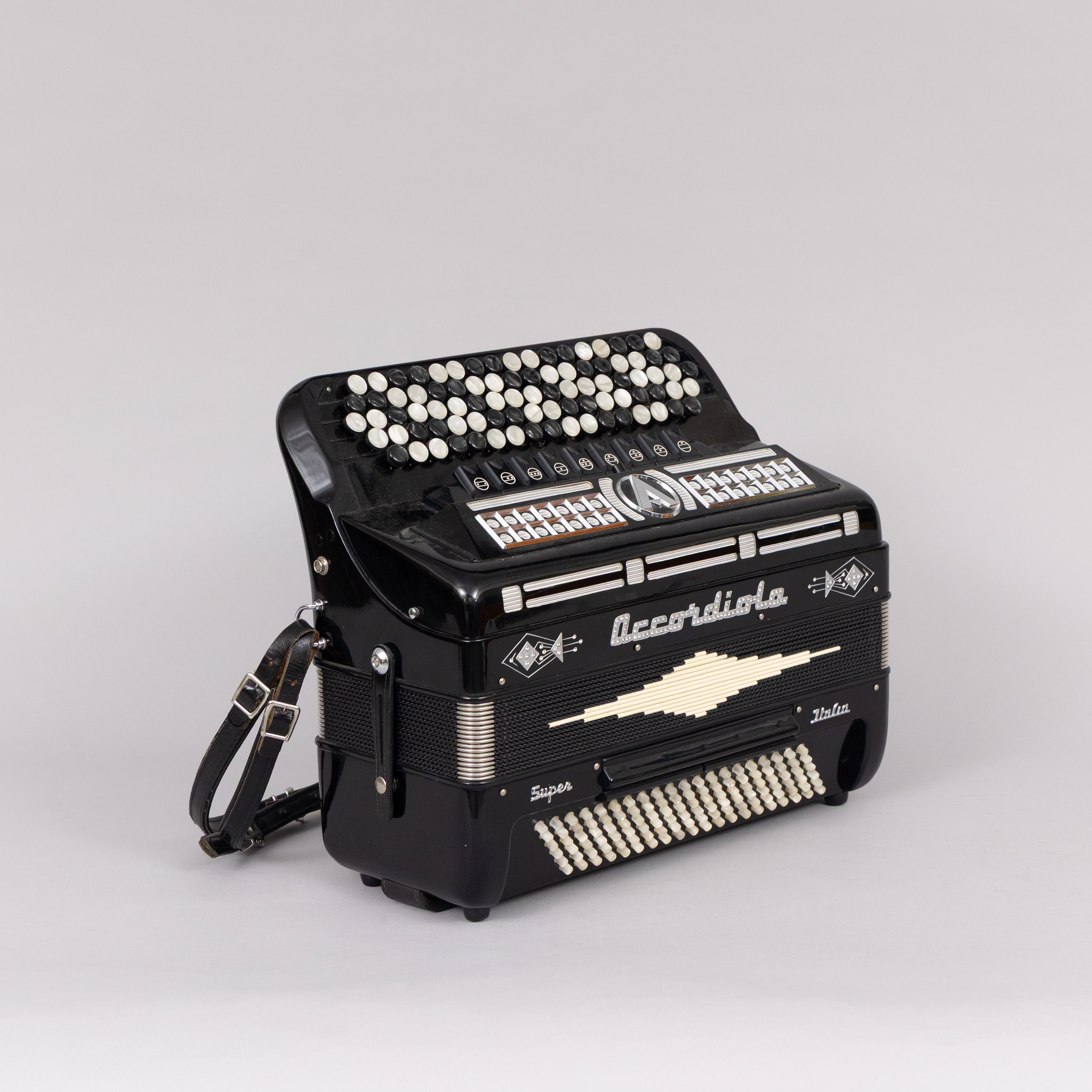 DRAGSPEL, Accordiola Super Italia.