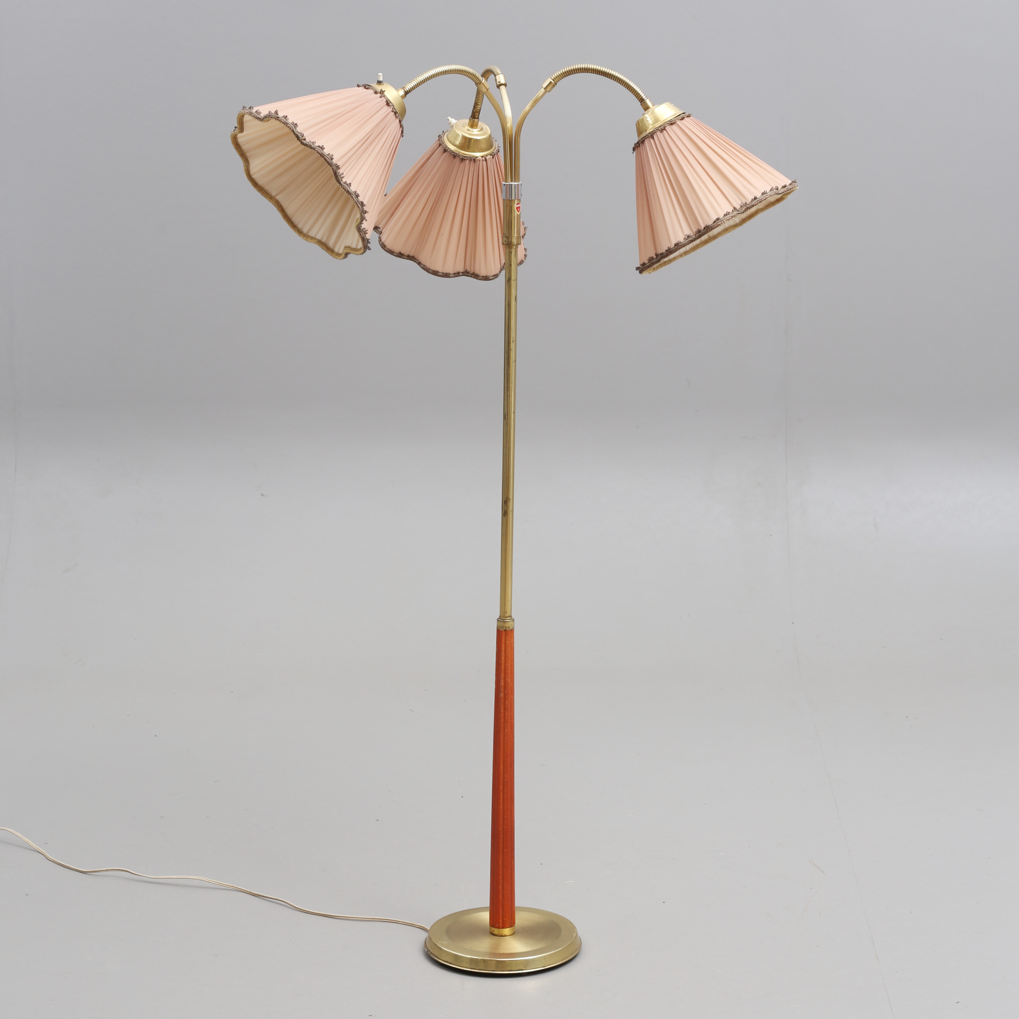 GOLVLAMPA, trearmad, Gemco, omkring 1900-talets mitt.
