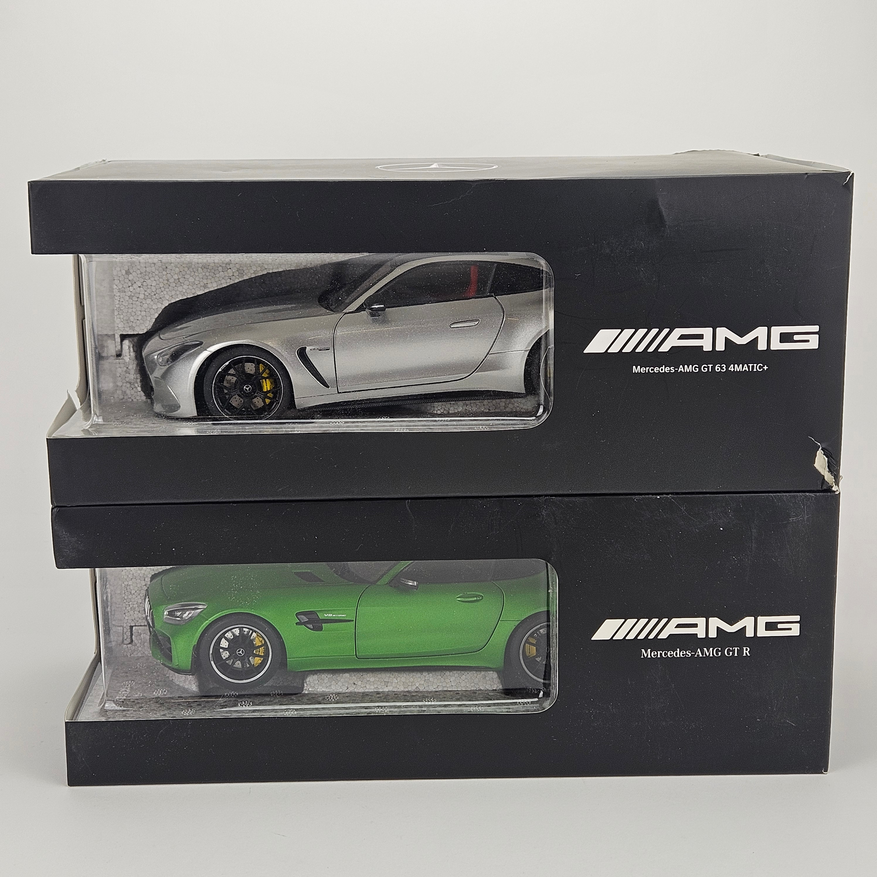 MODELLBILAR, 2 st, Mercedes-benz, skala 1:18.