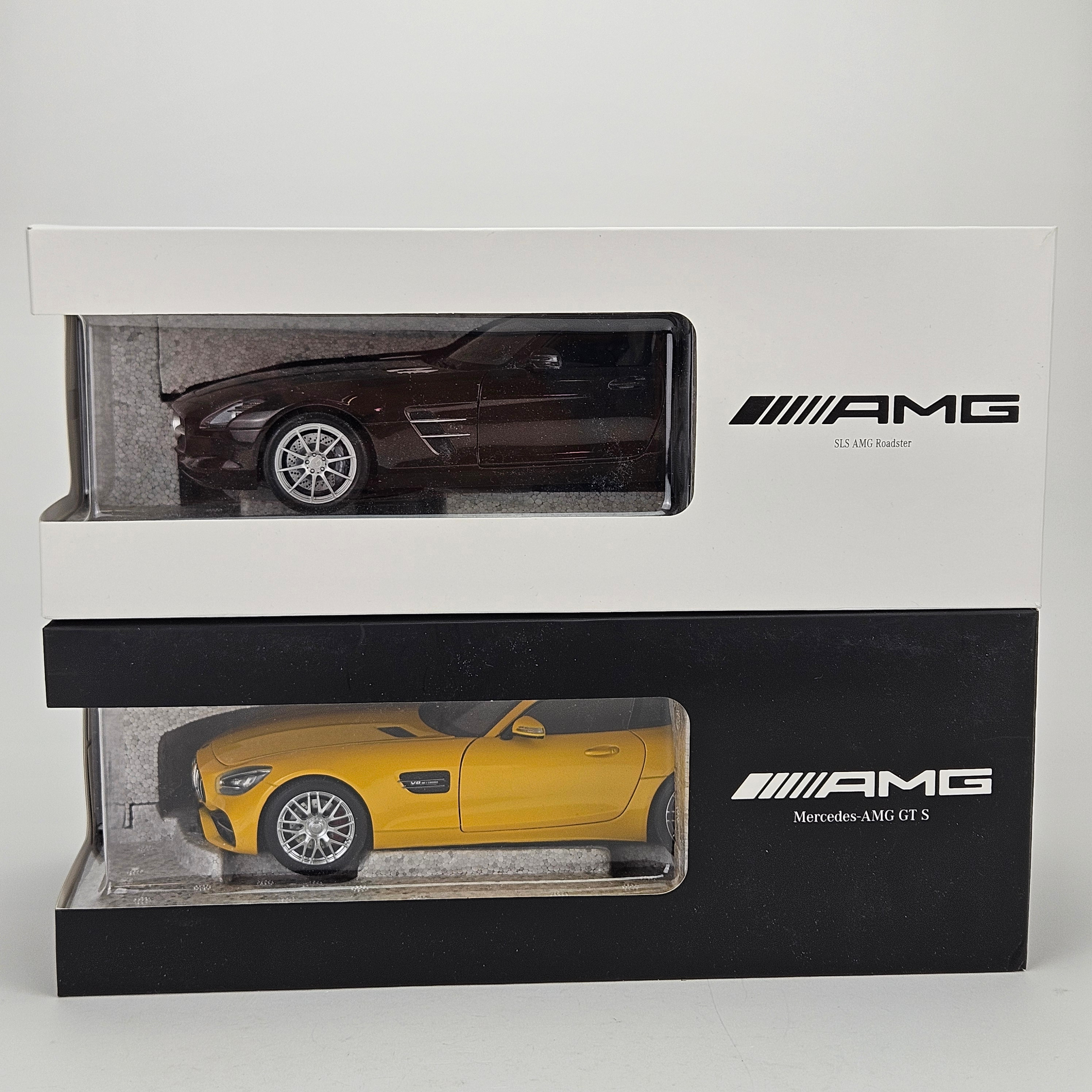 MODELLBILAR, 2 st, Mercedes-Benz, skala 1:18.