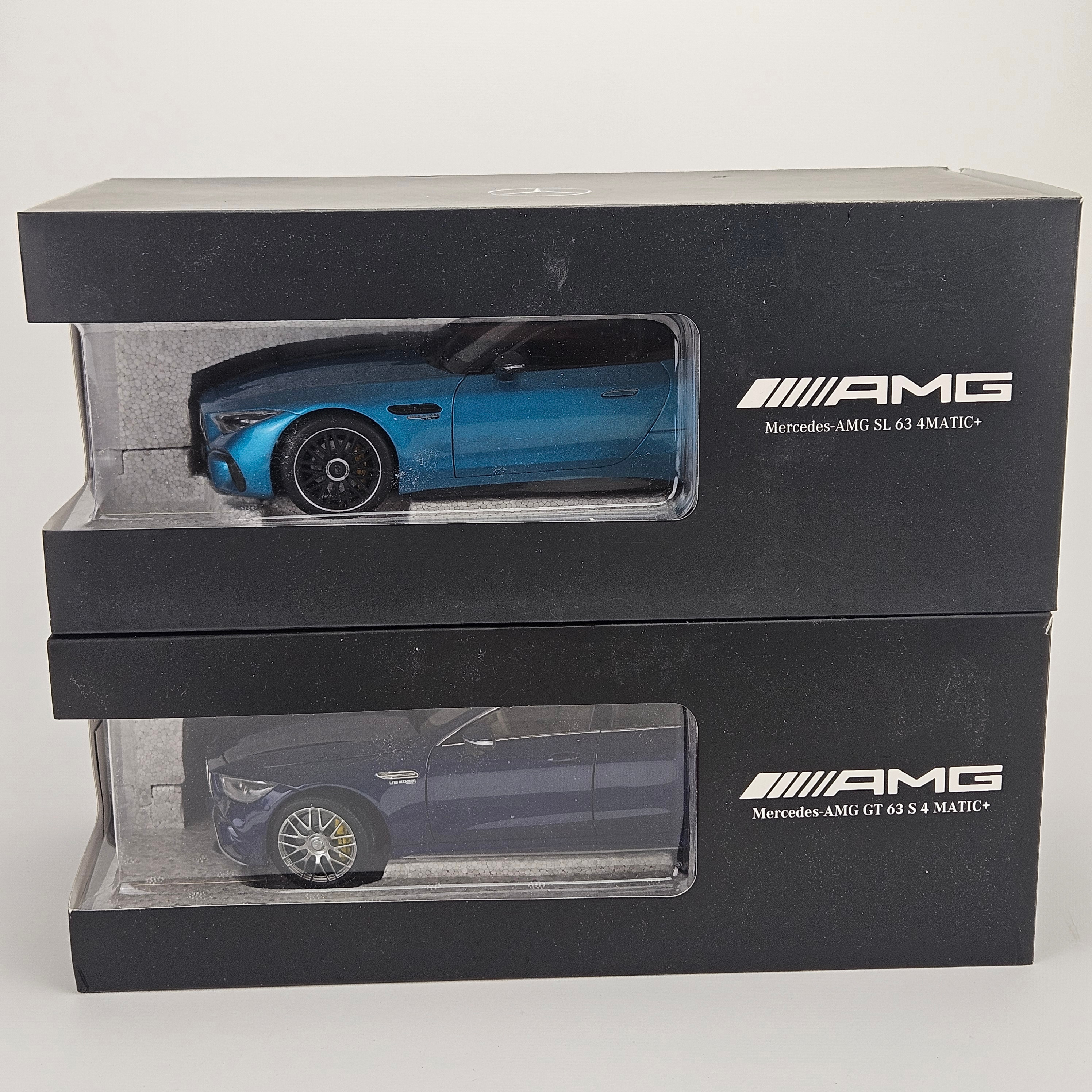 MODELLBILAR, 2 st, Mercedes-Benz, skala 1:18.