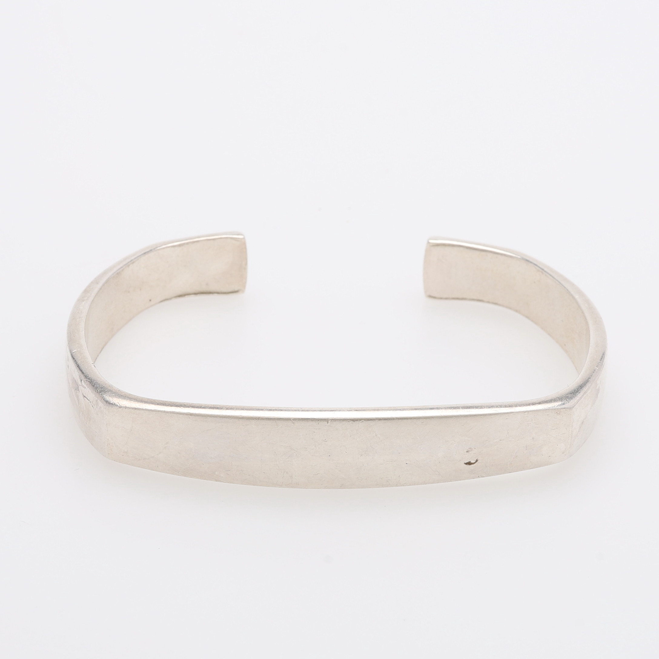 RAGNAR R. JØRGENSEN. ARMRING, STERLINGSILVER, MODELL 423, GEORG JENSEN, DANMARK, 42,6 GRAM.