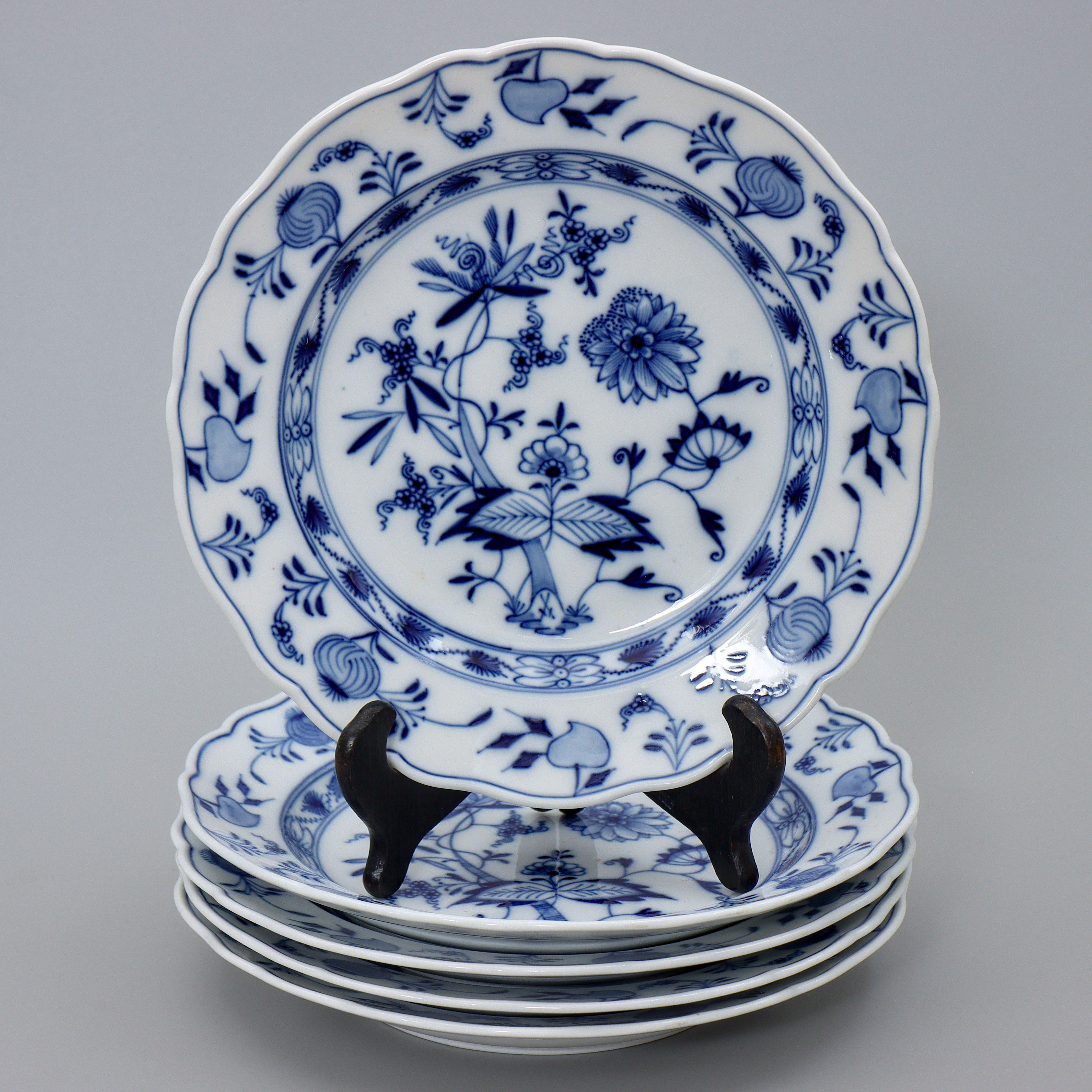 MEISSEN, 5 TALLRIKAR "LÖKMÖNSTRET".