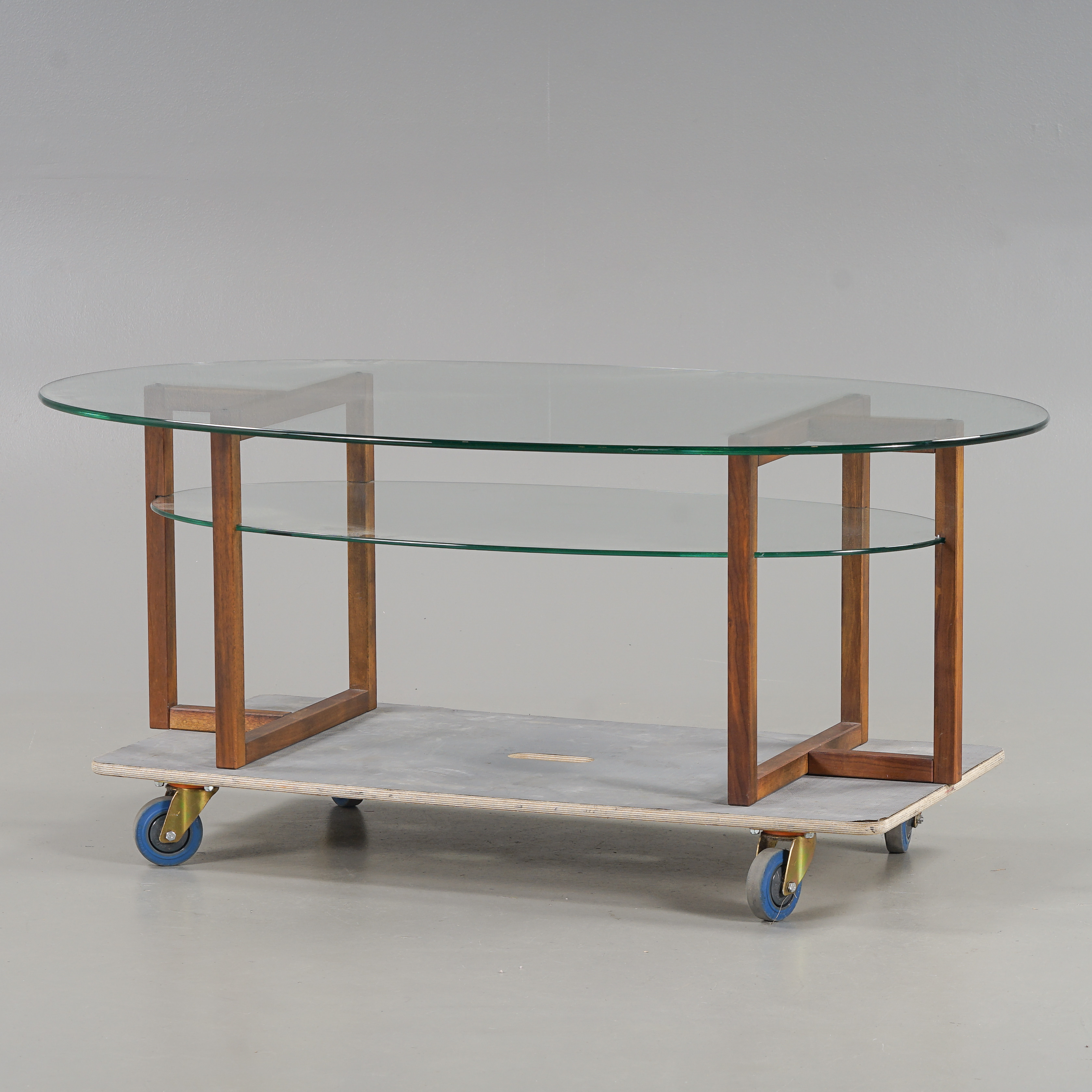 SOFFBORD "Brutus" Mörkbetsad ek med glasskivor, Englesson, 2000-tal.
