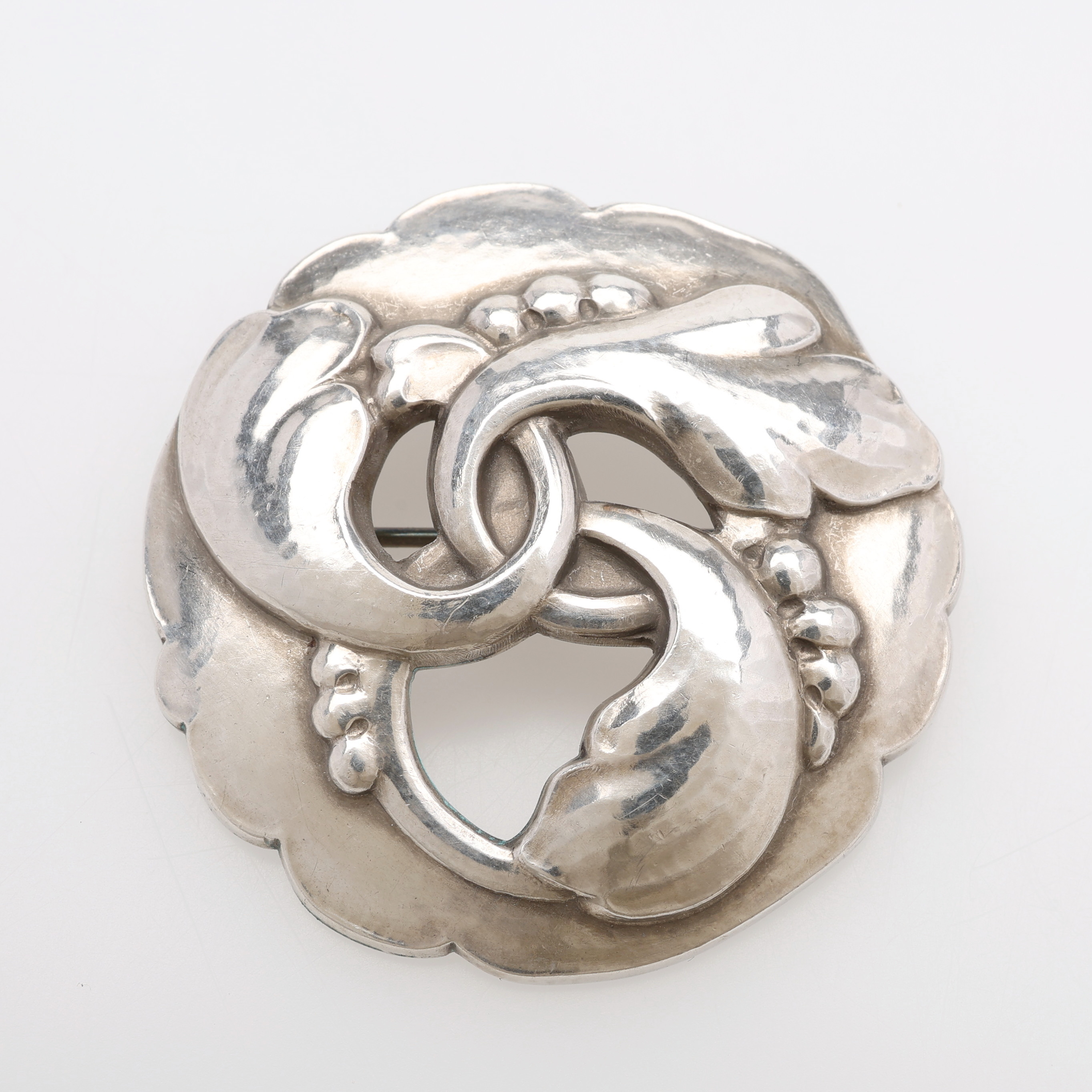 GEORG JENSEN. BROSCH, STERLINGSILVER, MODELLNUMMER 20, GEORG JENSEN, DANMARK.