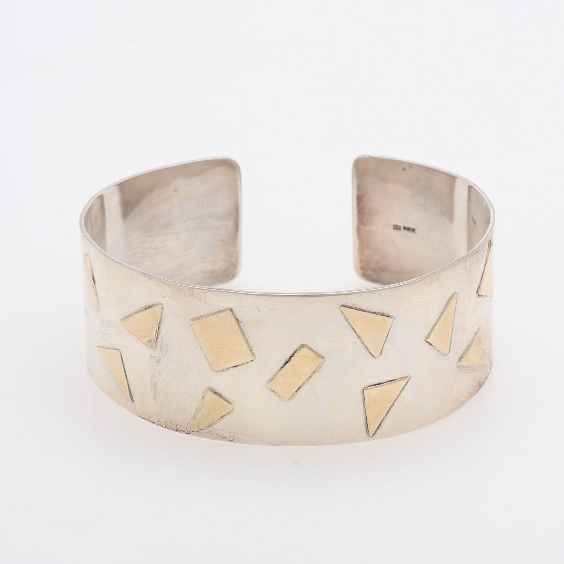 SALLY RATCLIFFE. ARMRING, STERLINGSILVER & GULD, SHEFFIELD, 1996, TOTALVIKT 77,2 GRAM.