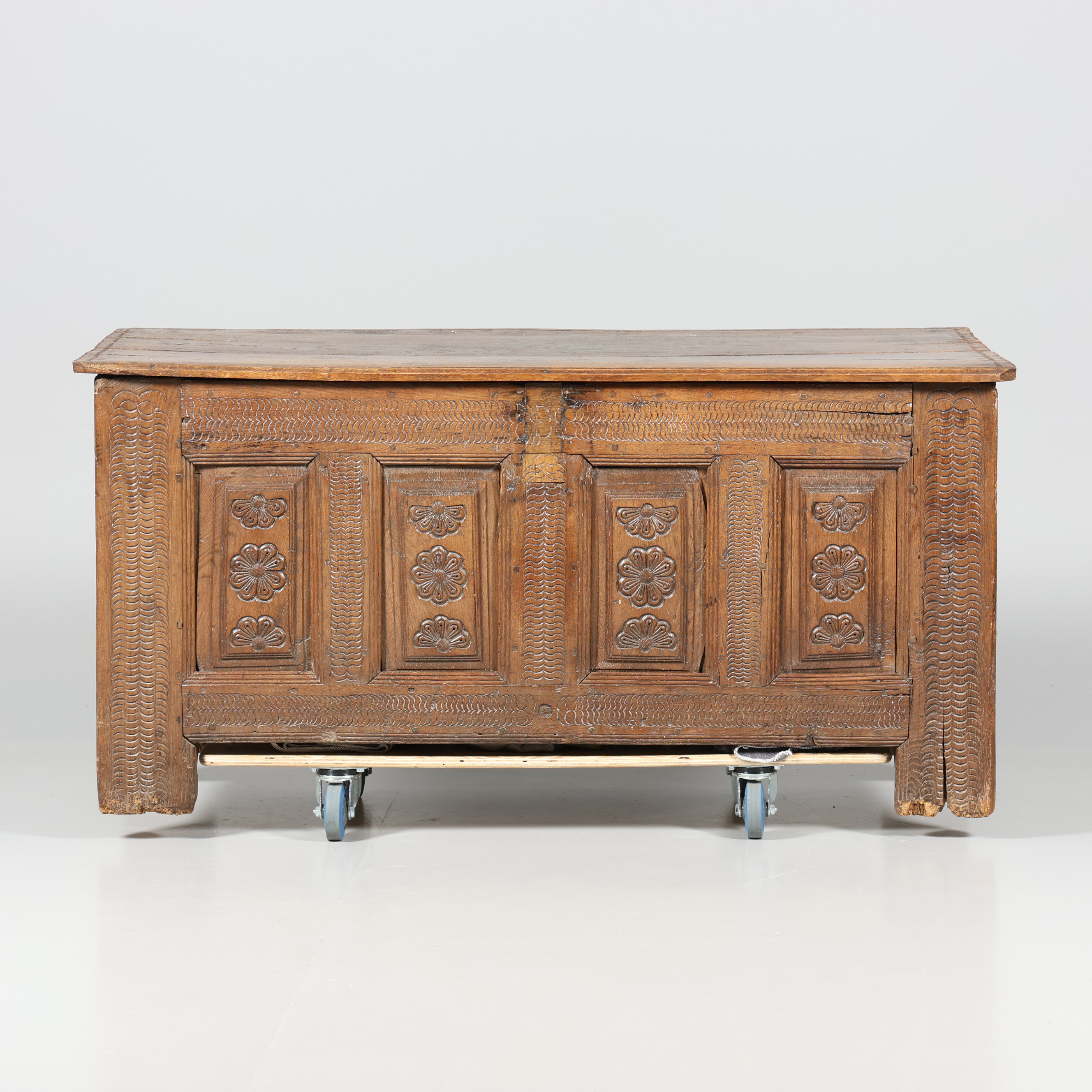 KISTA, barock, 1700-tal, träskuren dekor.