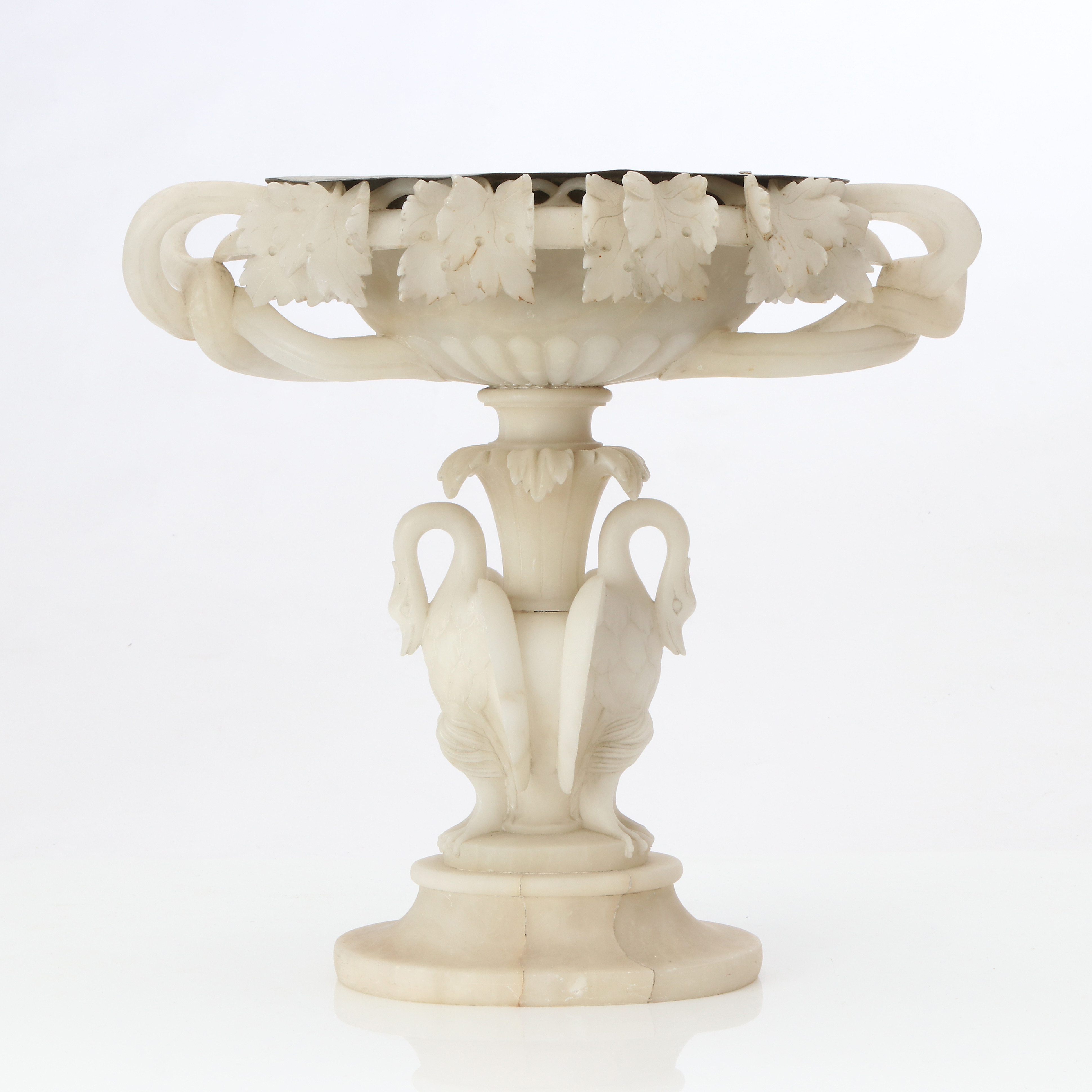 UPPSATSSKÅL. Skulpterad alabaster. 1800-tal.