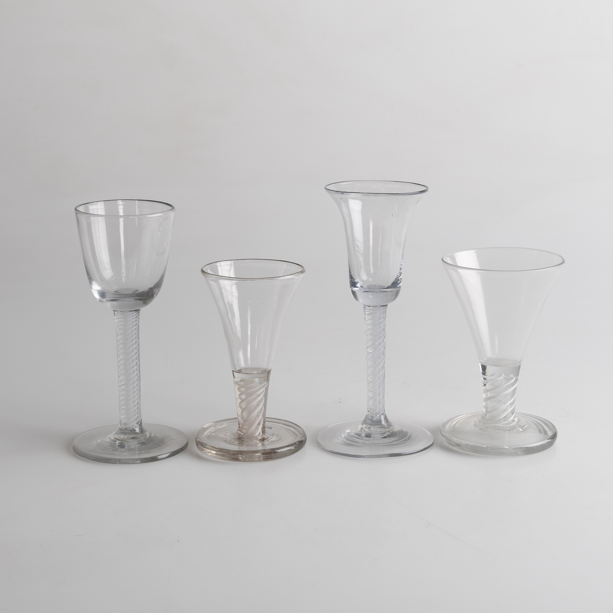 GLAS, 21 stycken, 18/1900-tal, spiraldekor.