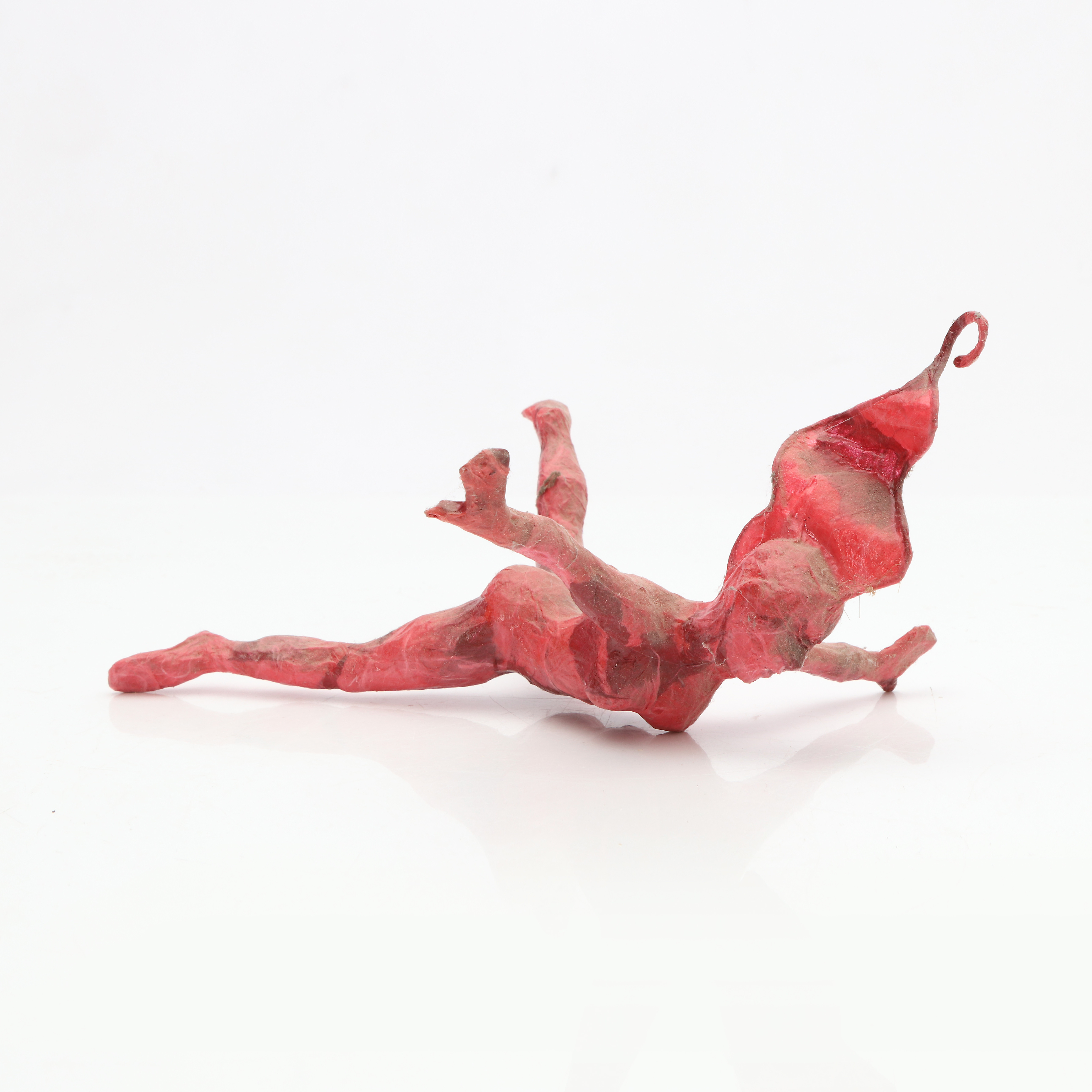 ÅSA CANBÄCK. SKULPTUR. Bemålad papier mache. Svävande kvinna. Osignerad.