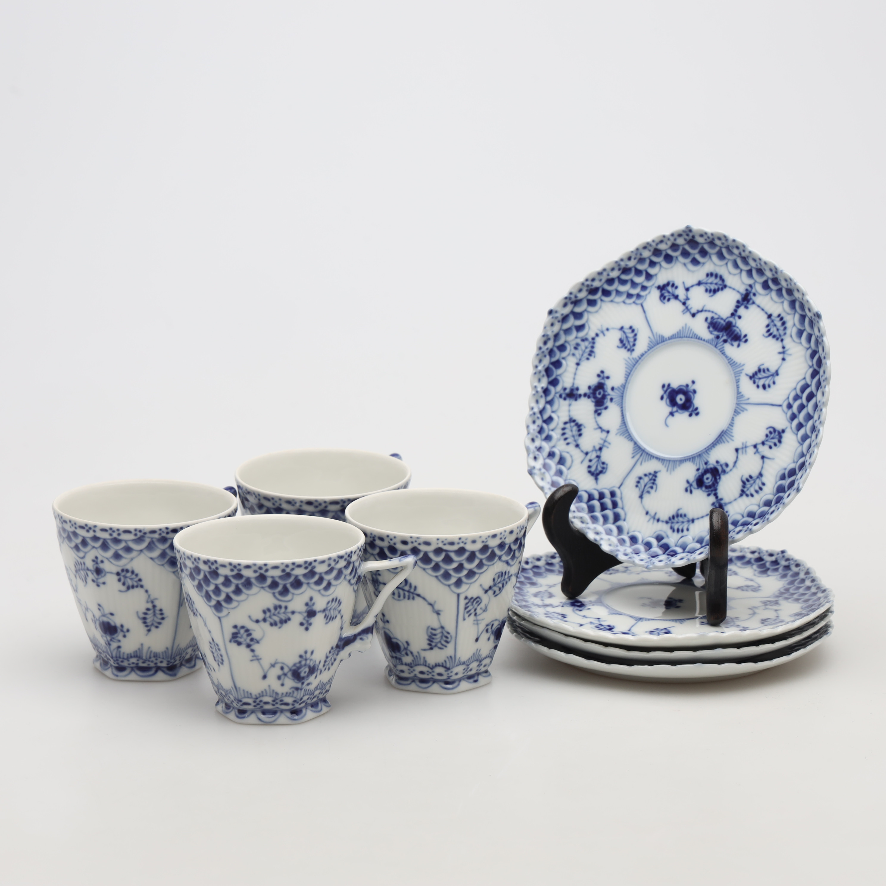 KOPPAR samt FAT, 8 delar, "Musselmalet", no 1/1036, porslin, Royal Copenhagen.