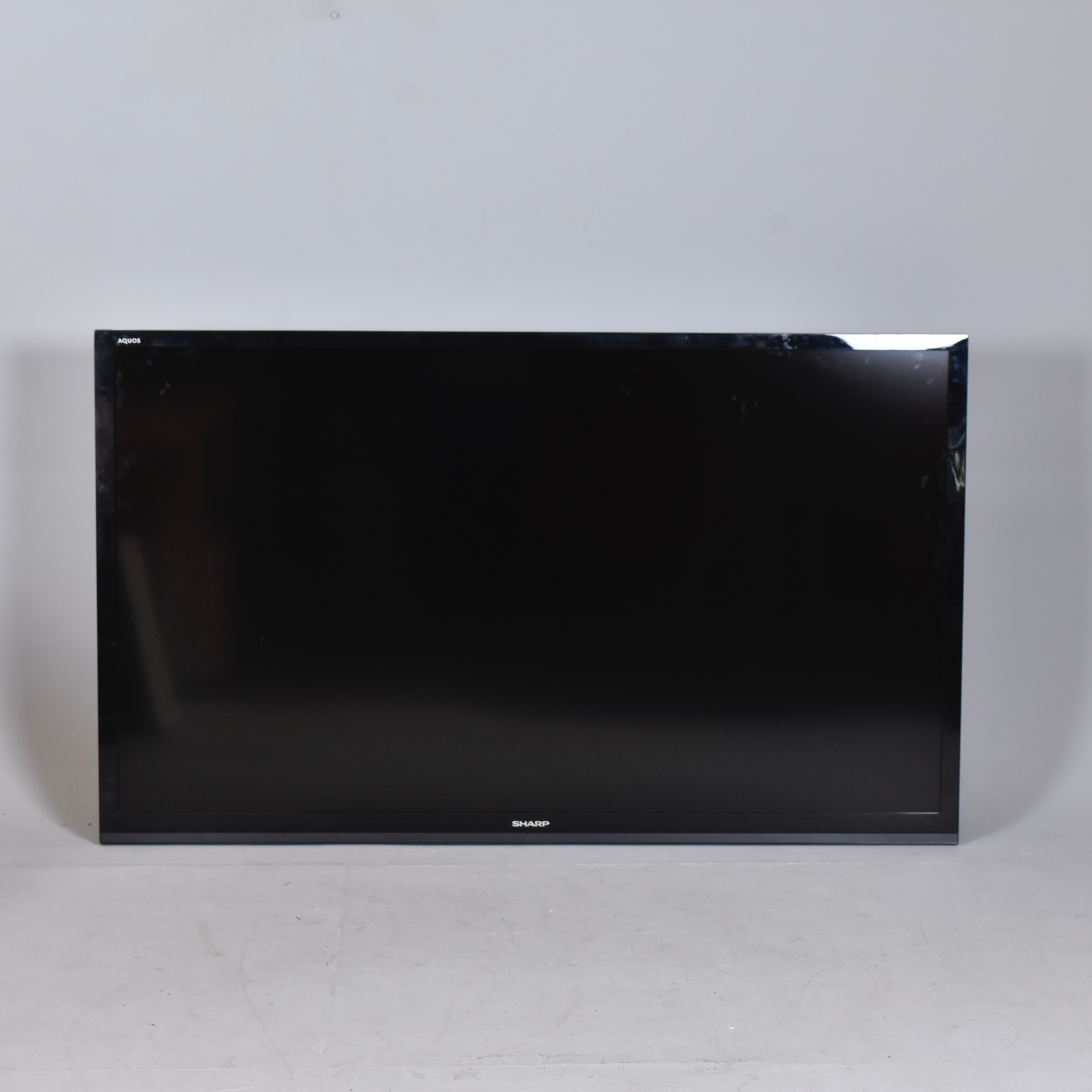 TV, 80#, Sharp 80" LED-TV LC80LE646S.