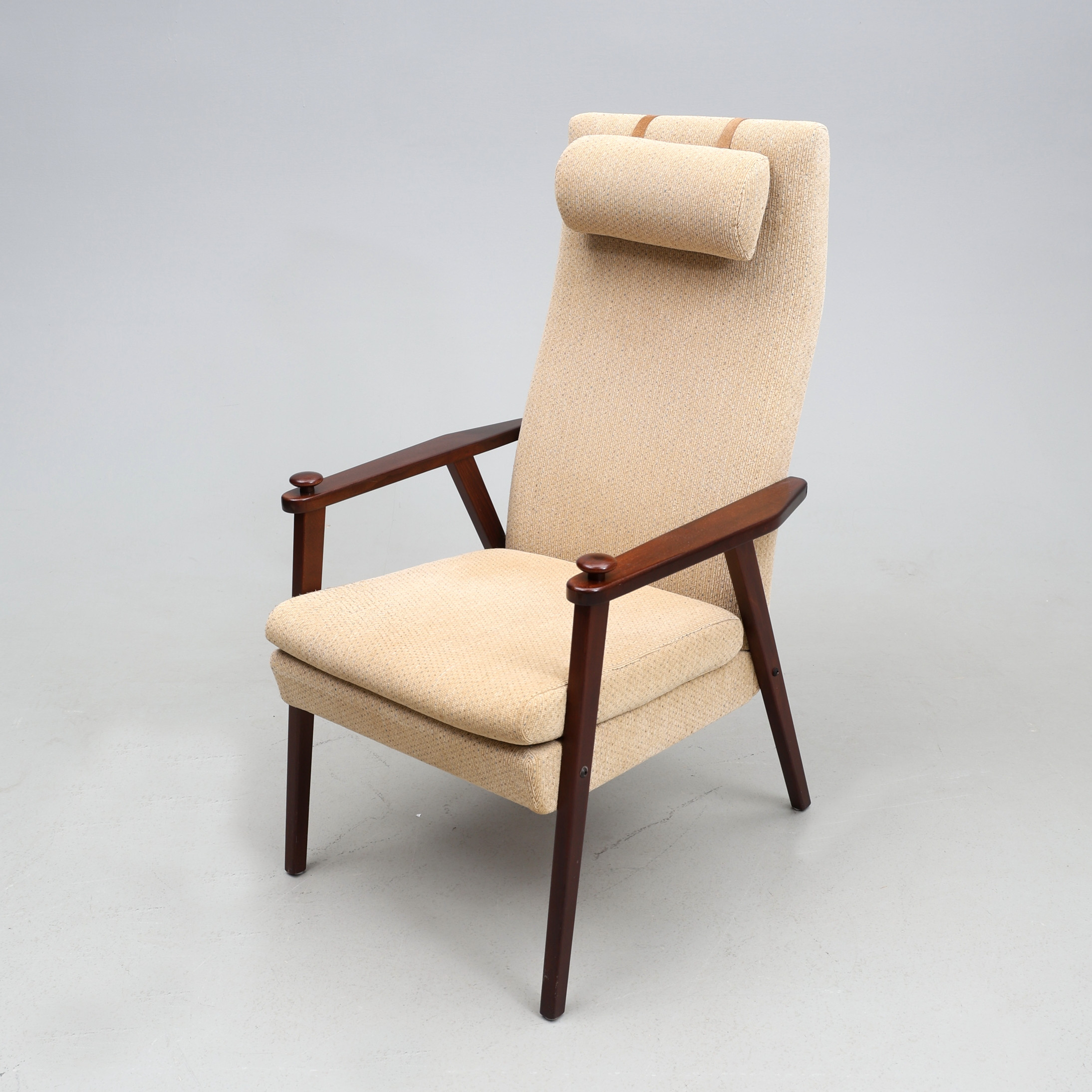 FÅTÖLJ. Design Johansson Markaryd, 1900-tal.