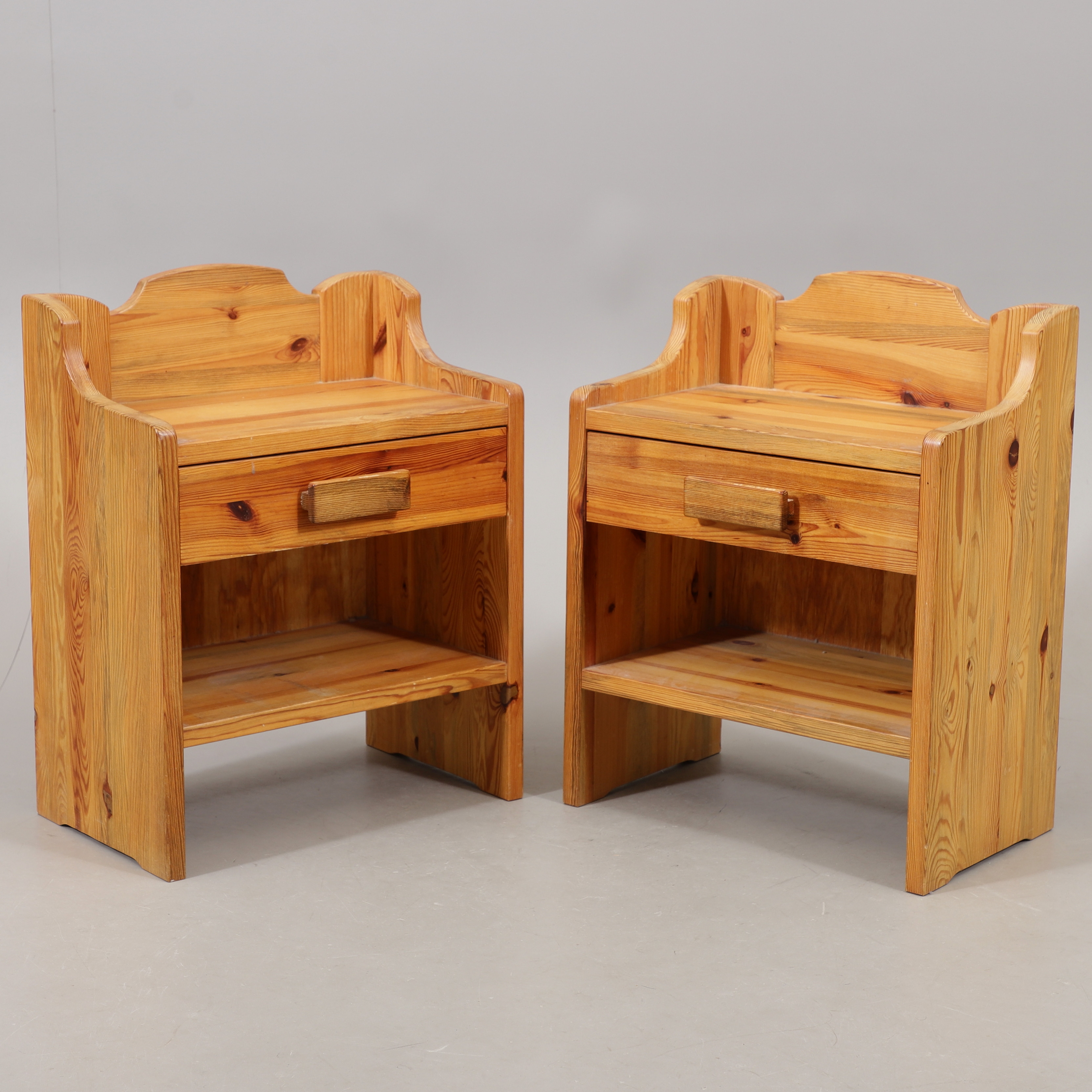 SÄNGBORD, 1 par, furu, 1970/80-tal.