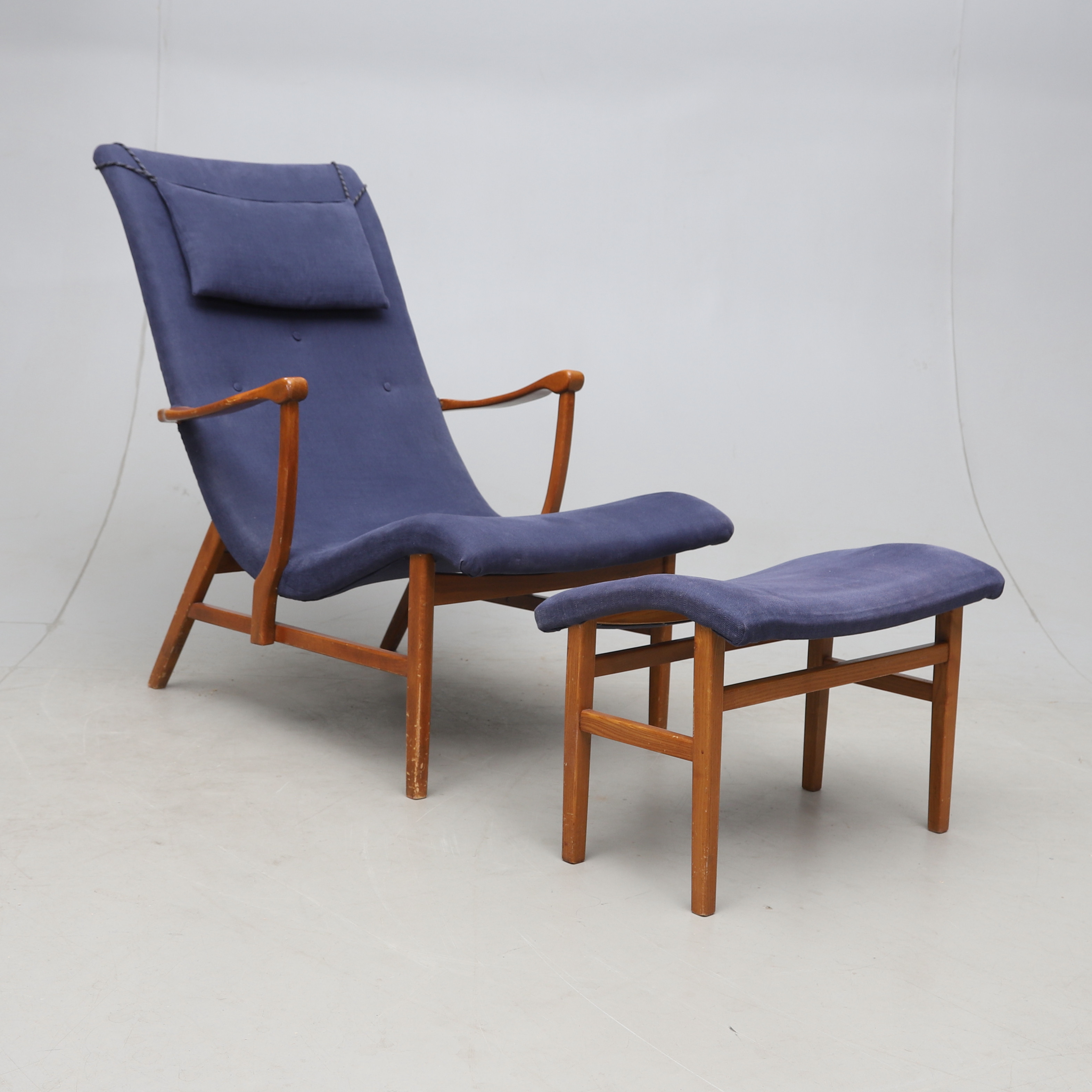 FÅTÖLJ med FOTPALL, Swedish modern, Olof Jönssons Fåtöljindustri/OPE, Jönköping, 1940-/50-tal.
