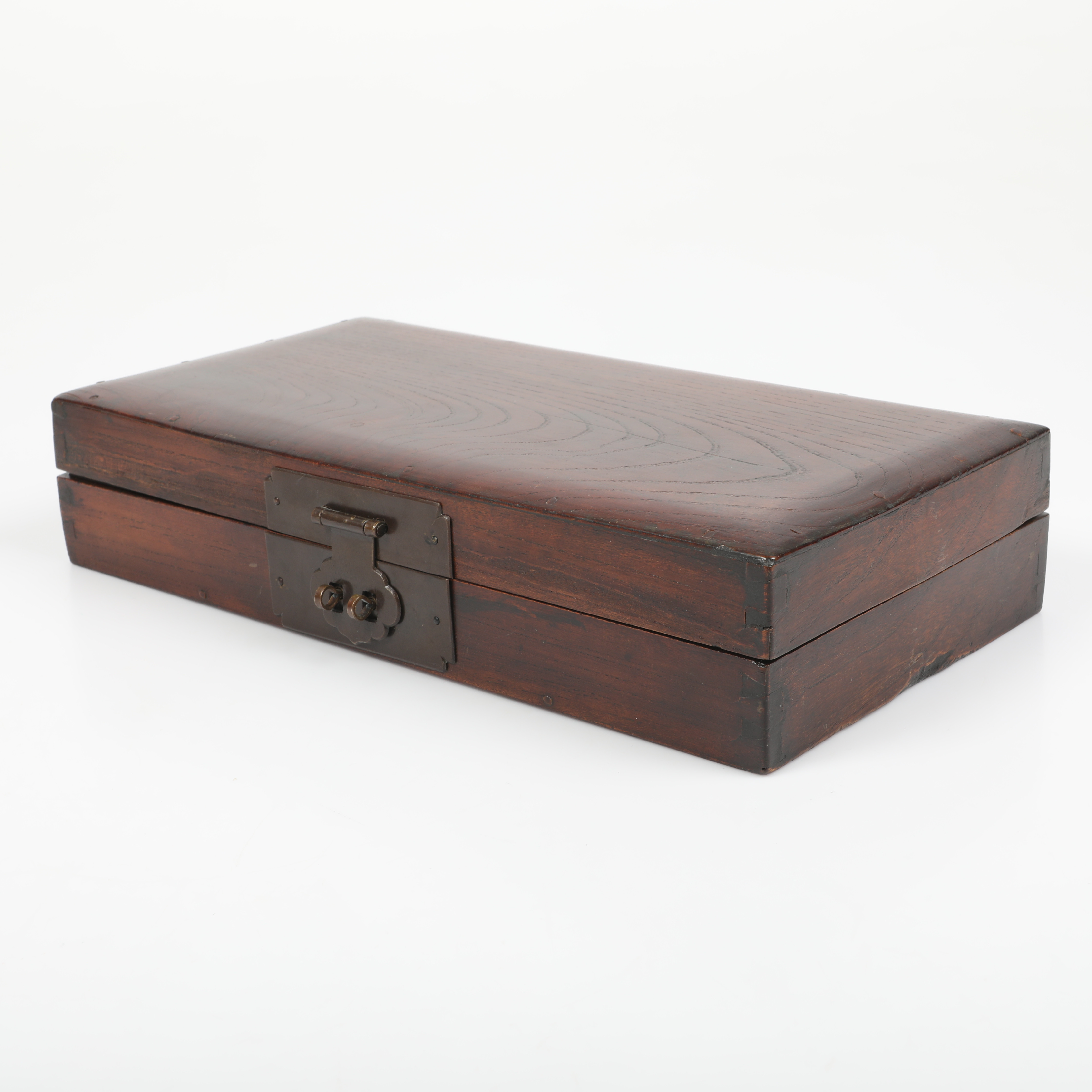 KLOCKSKRIN, mörkbetsat trä med 5 fack, 1900-tal.