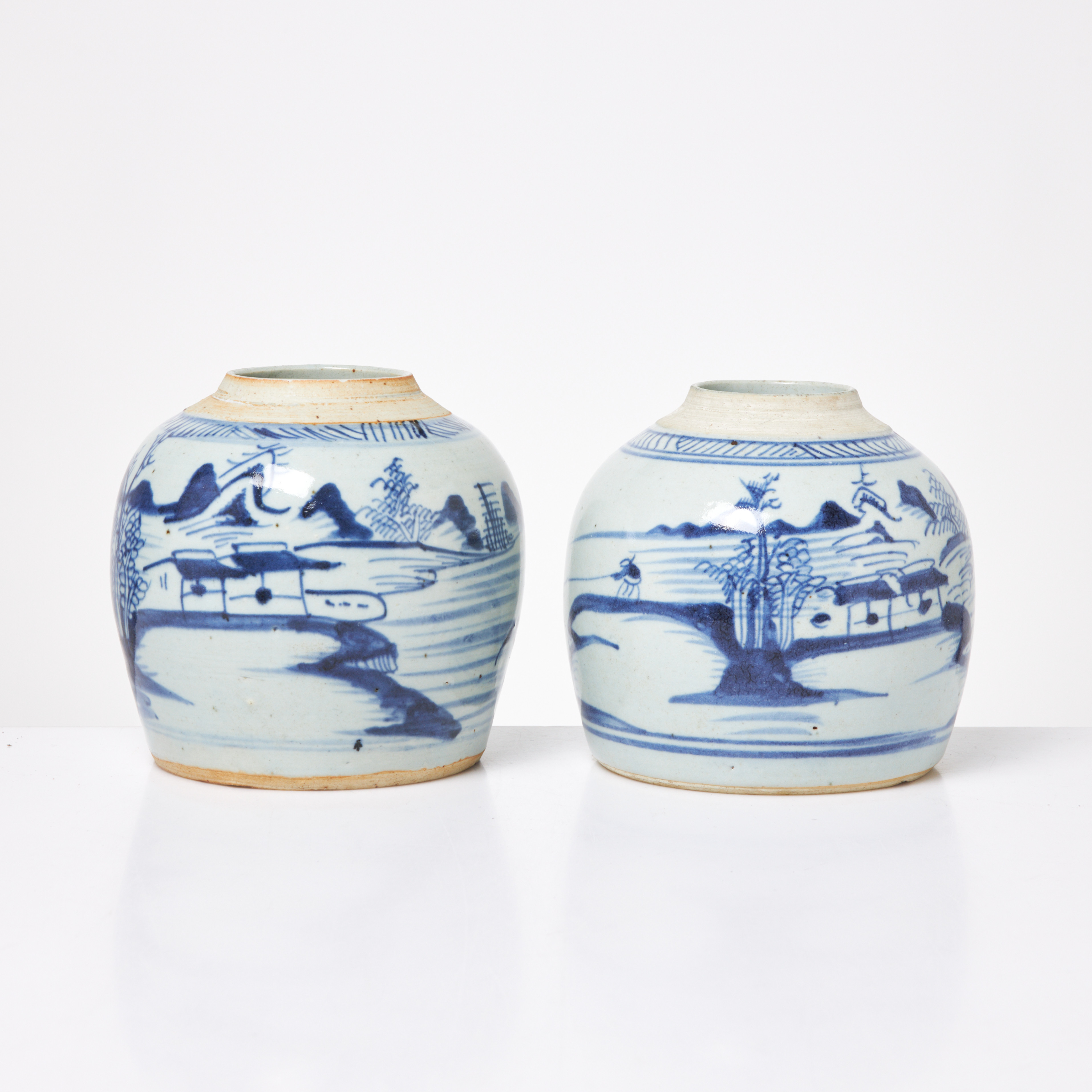 BOJANER, 2 st, Kina, porslin, dekor i underglasyrblått, 1900-tal.
