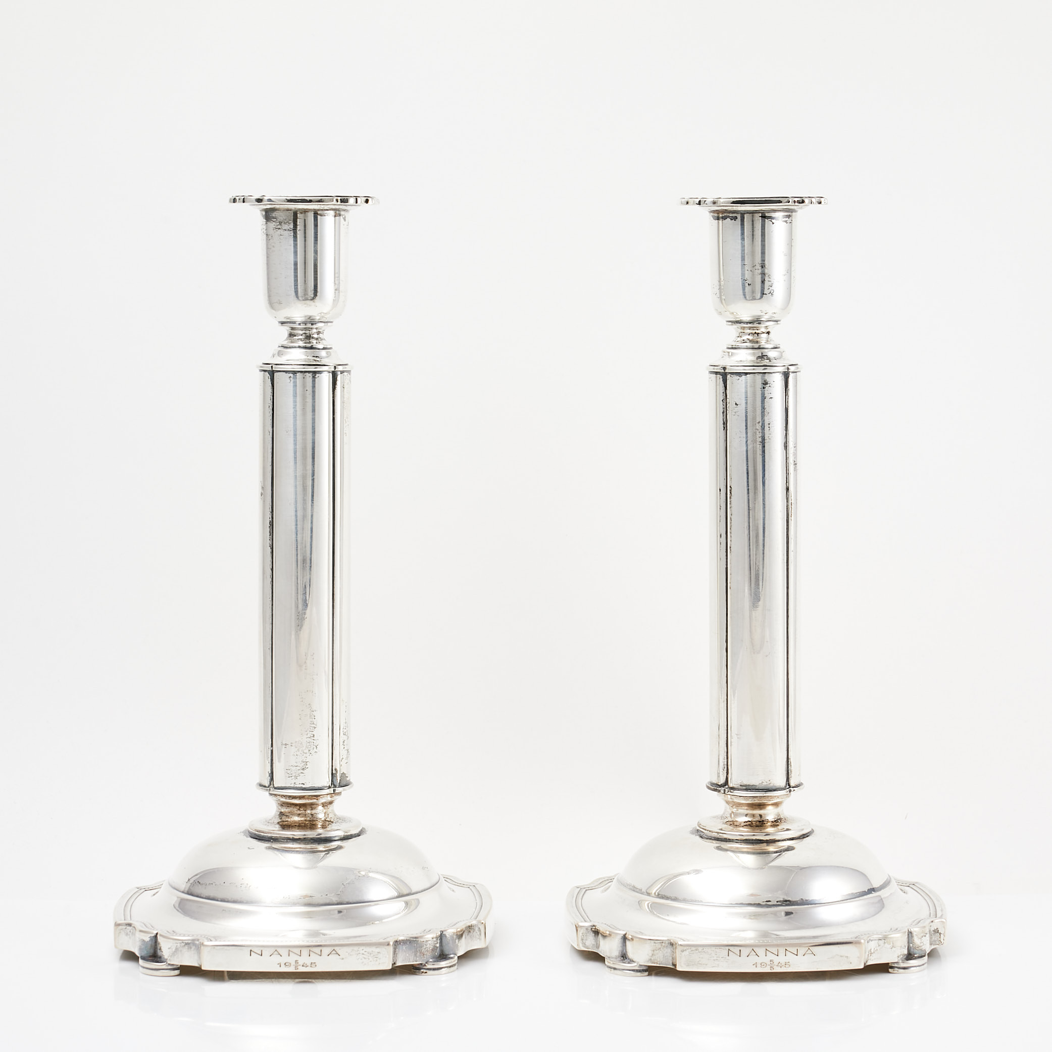 LJUSSTAKAR. 1 par, silver, gustaviansk stil, fylld fot, W.A Bolin, Stockholm, 1939.