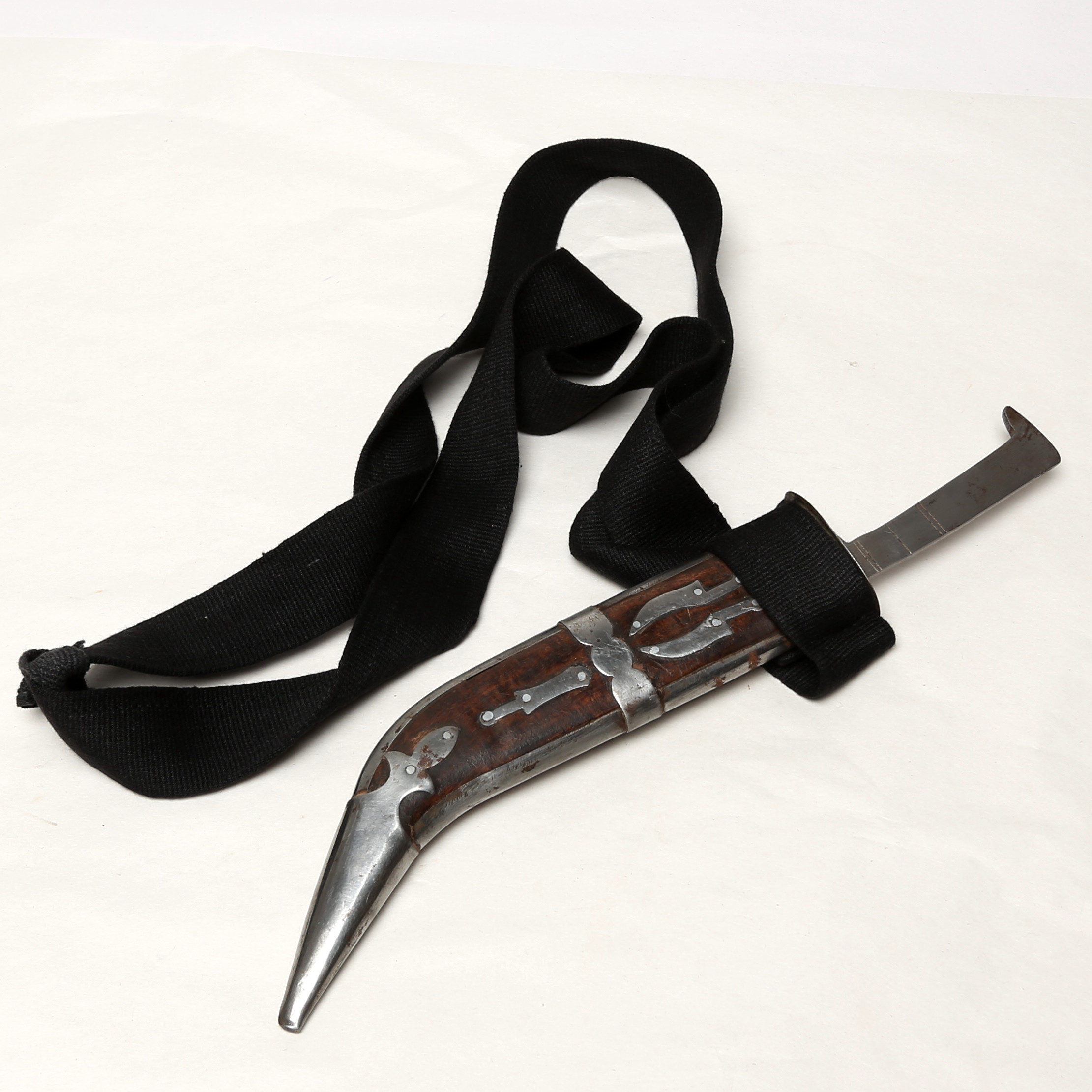 KNIV.