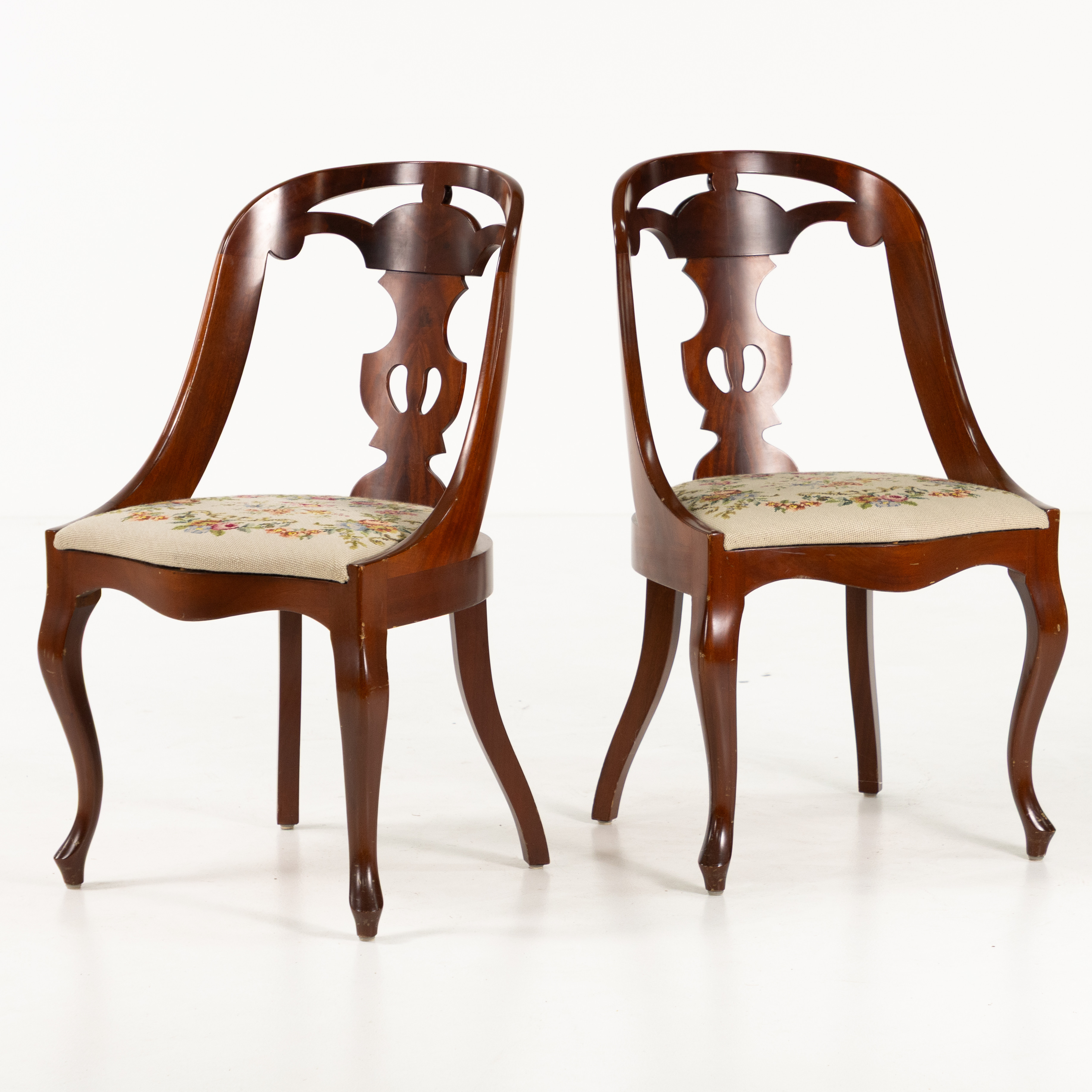 STOLAR. Ett par, s.k. "Göteborgsstolar, mahogny, 1900-tal.